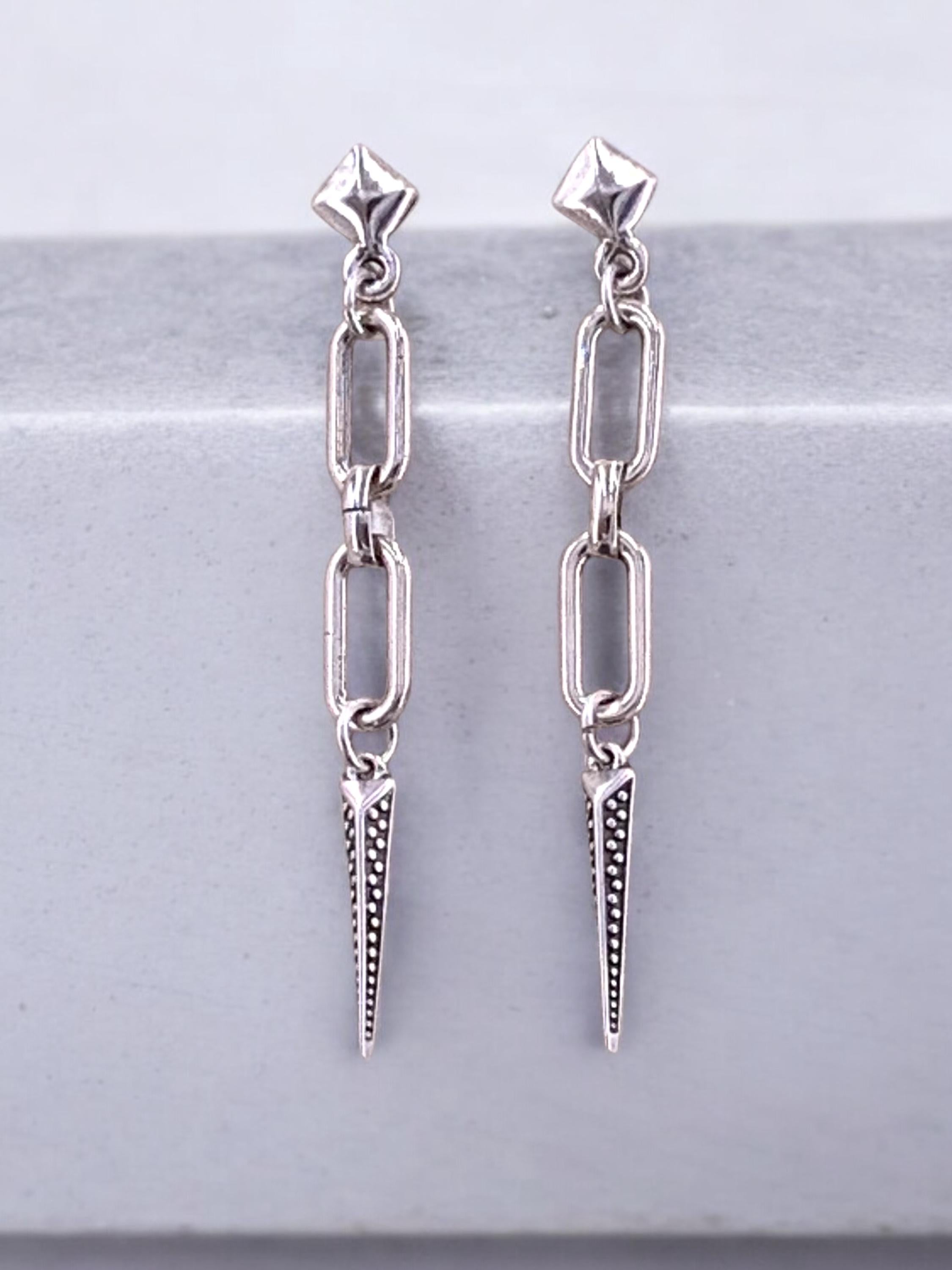 Very long chunky chain earrings with spike pendant, dangling earrings, silver chain earrings, punk earrings, uno de 50 style, unique earring