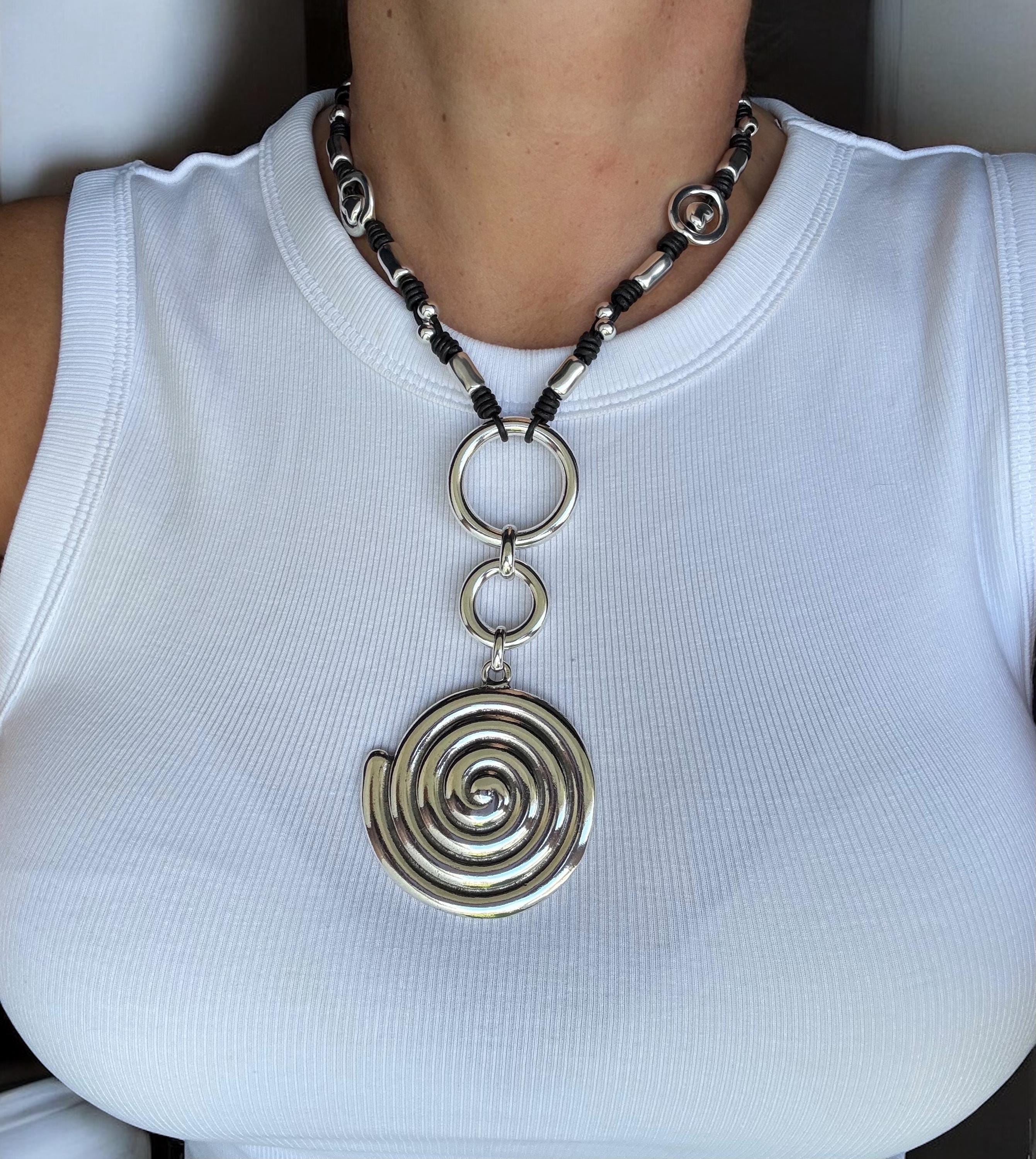 Leather Knot Necklace – Spiral Pendant with Silver-Plated Rings – Chunky Statement Jewelry – Handmade Kukuri Jewelry