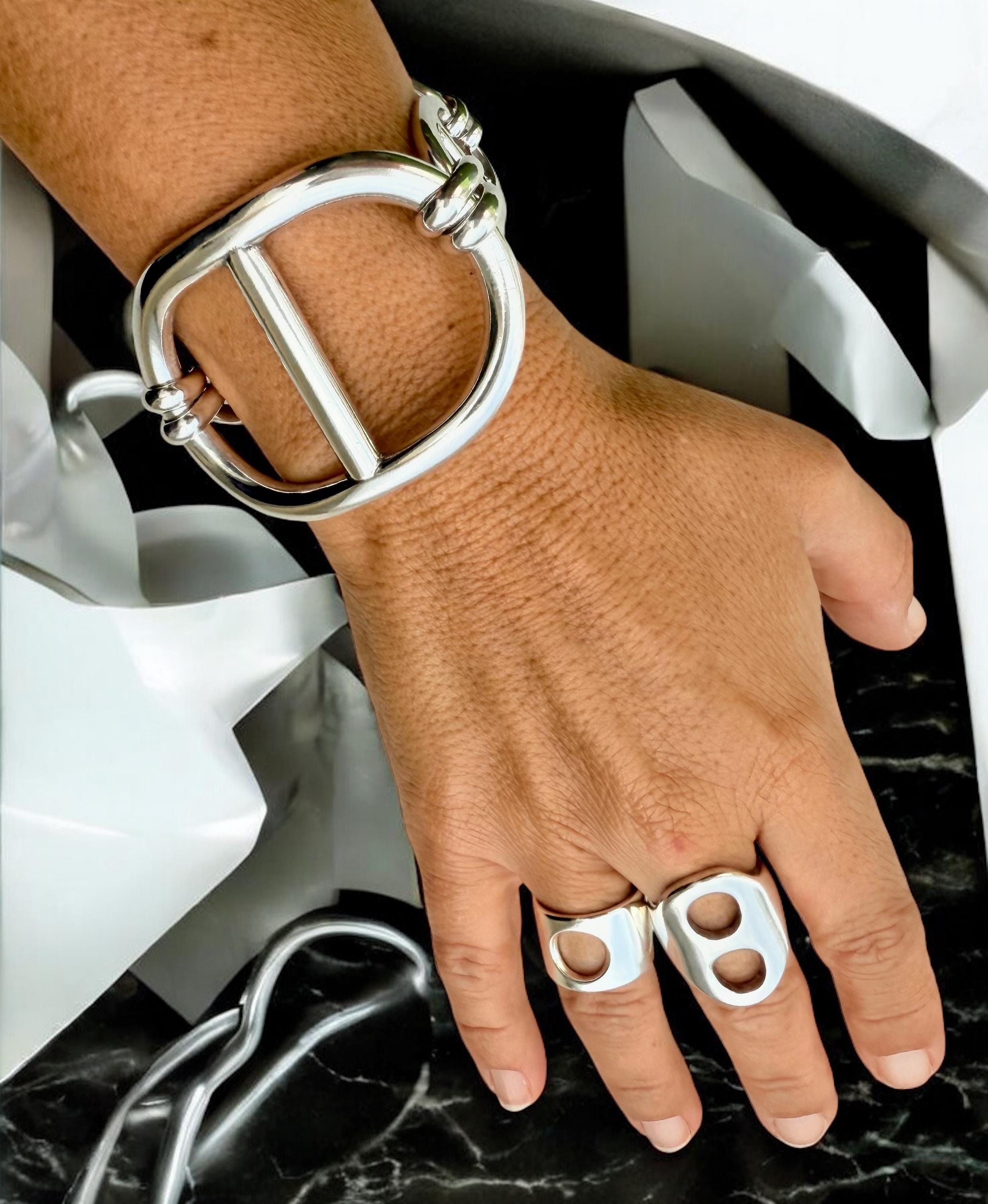 Pulsera de plata maciza con eslabones marineros, estilo brutalista, cierre de palanca ajustable, joyería kukuri hecha a mano.