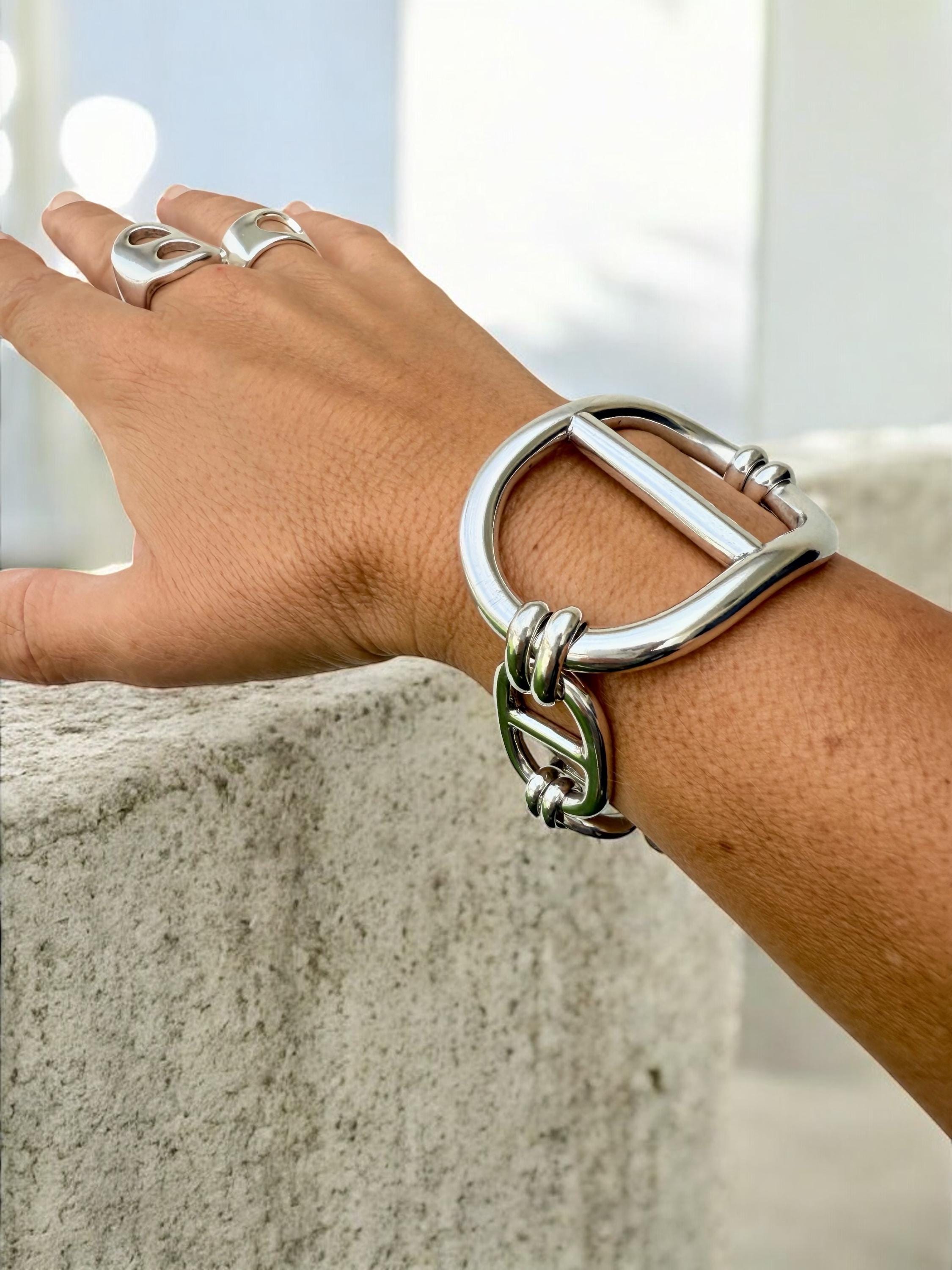 Pulsera de plata maciza con eslabones marineros, estilo brutalista, cierre de palanca ajustable, joyería kukuri hecha a mano.