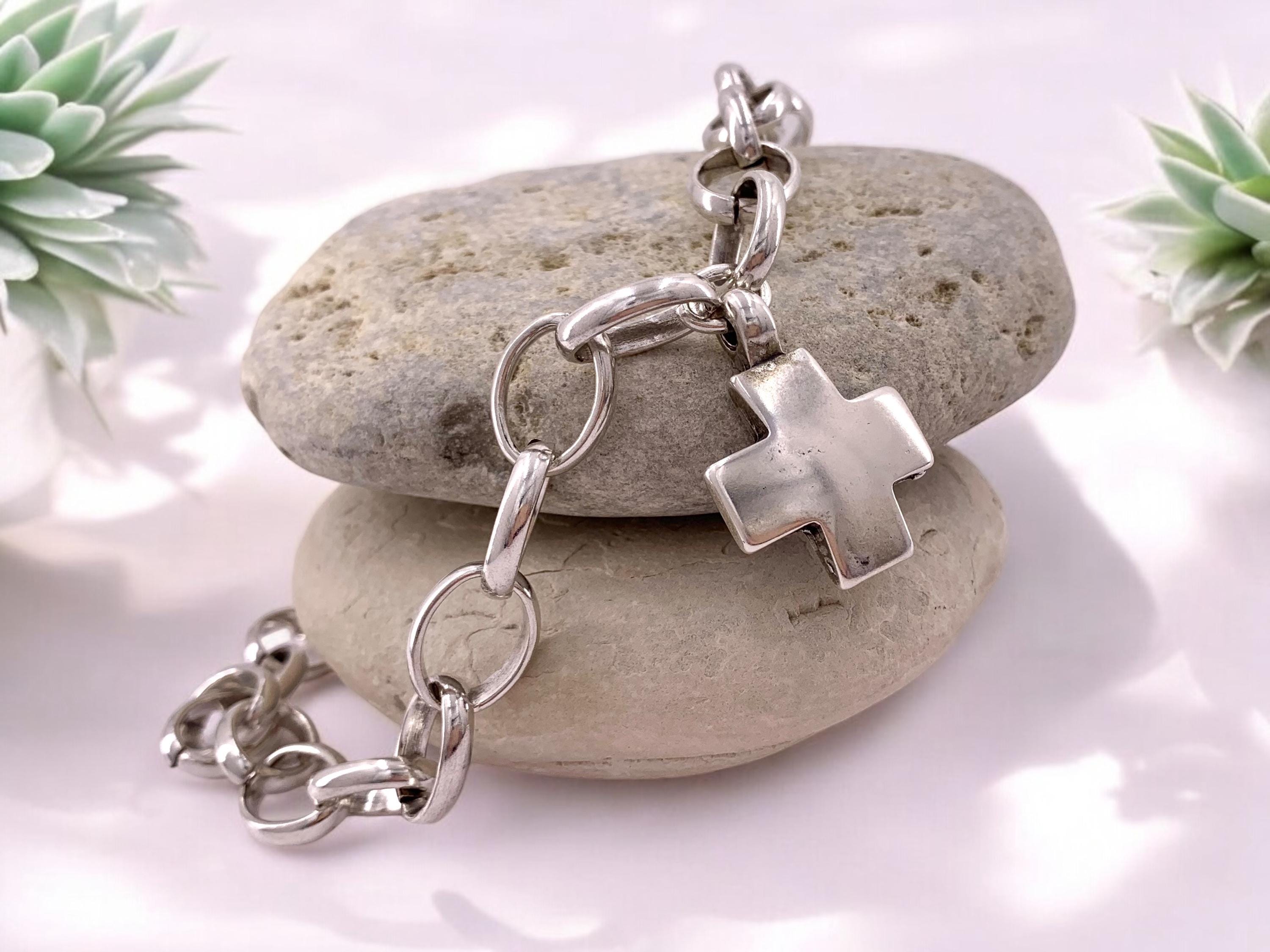 chunky chain necklace with statement bold Cross pendant, bold silver big link chain necklace, voluminous chain necklace, uno de 50 style