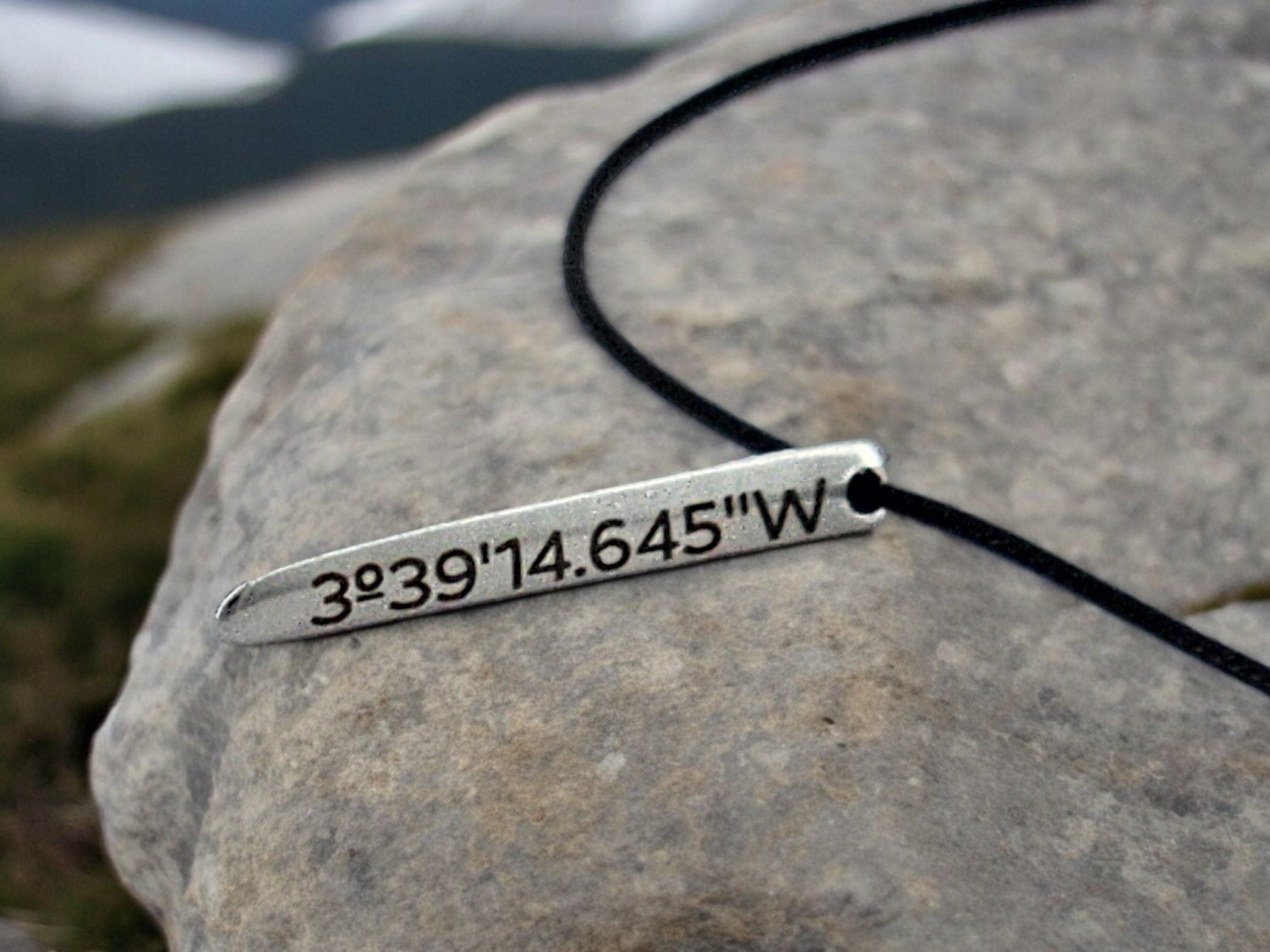 Customize Unisex engraved pendant minimalist necklace, personalized gift, handmade jewelry