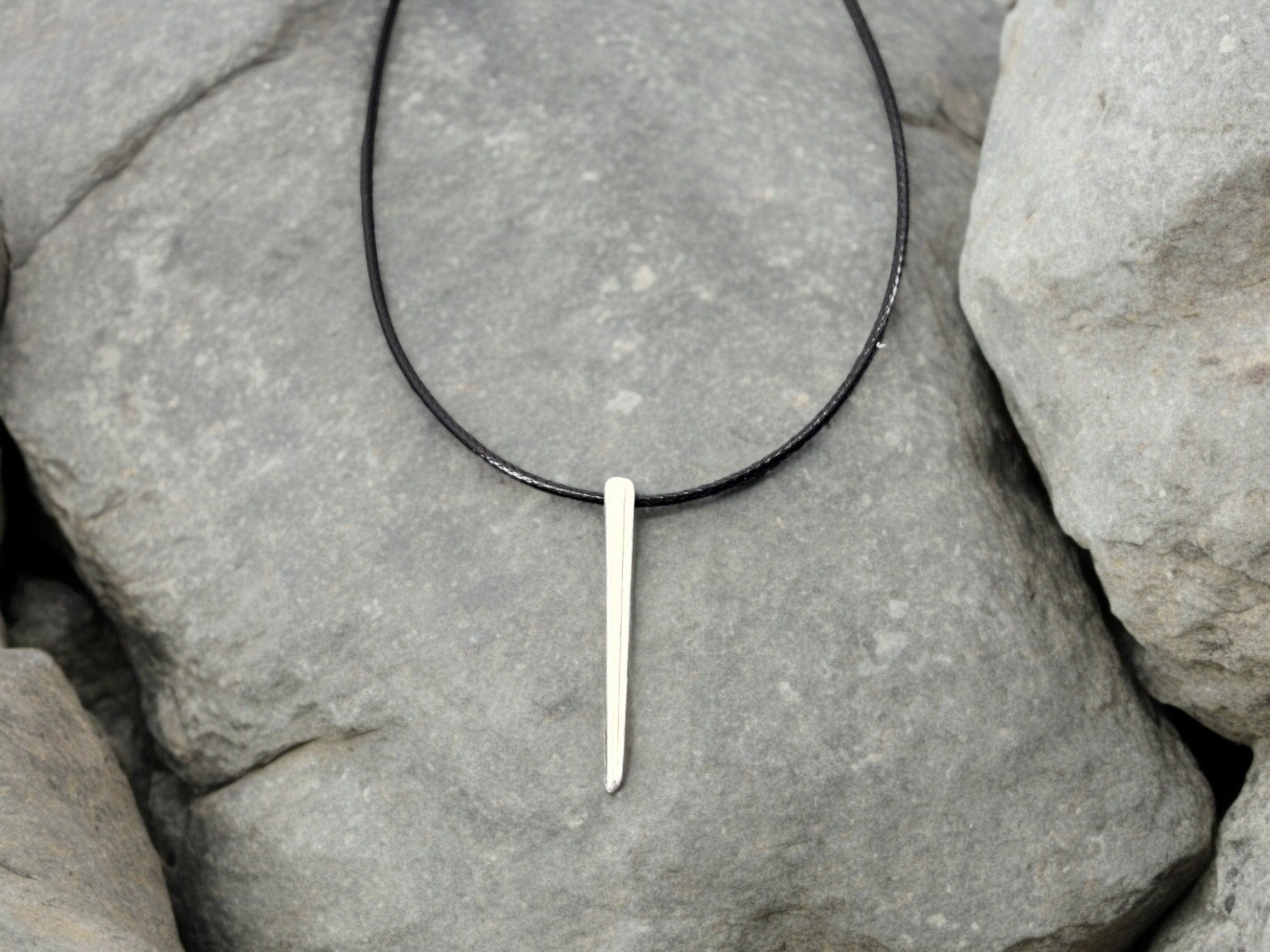 Customize Unisex engraved pendant minimalist necklace, personalized gift, handmade jewelry