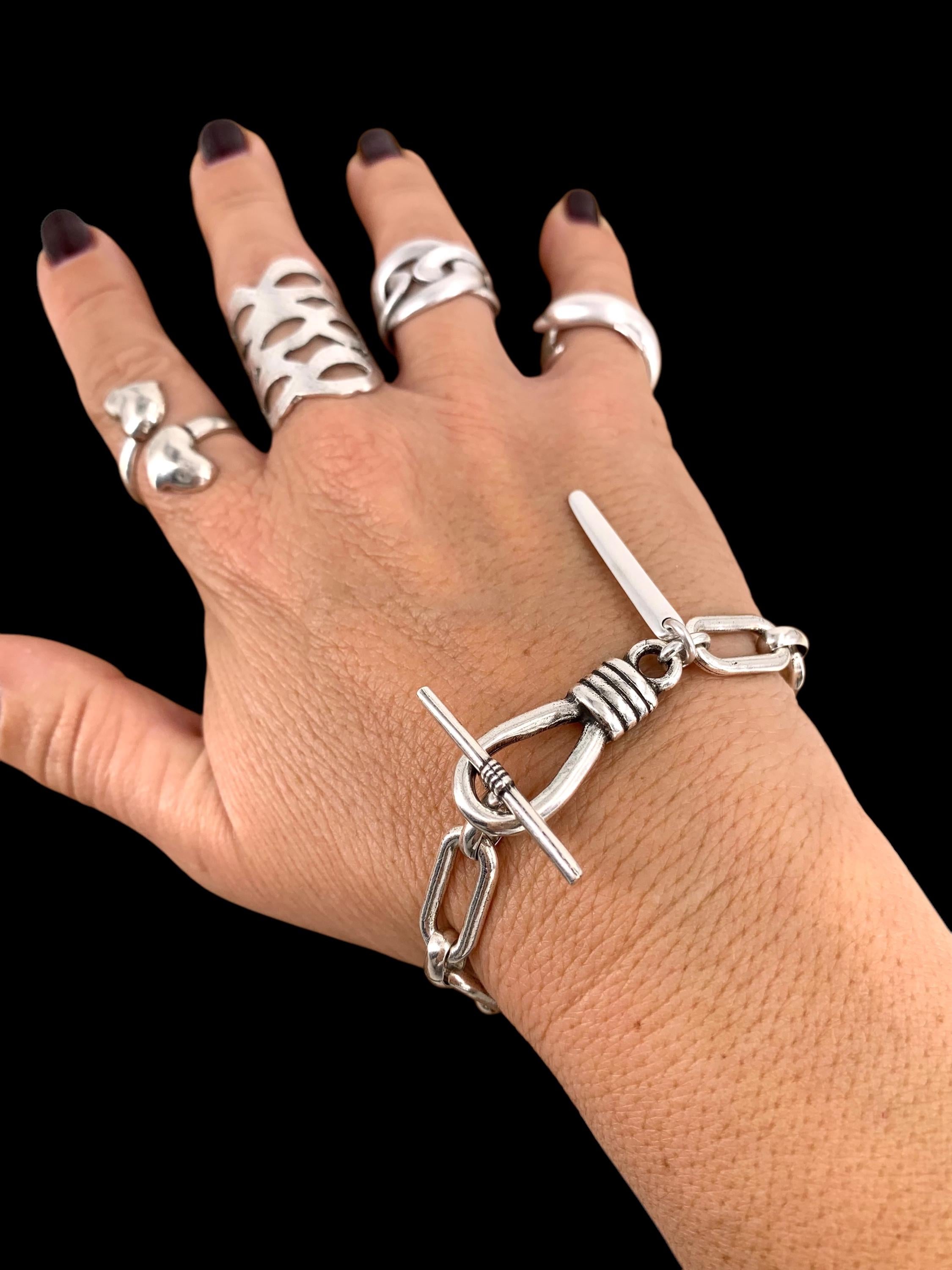 Chunky Silver Chain Bracelet with Pendulum Charm – Bold Large-Link Design with Toggle Clasp – Statement Jewelry -