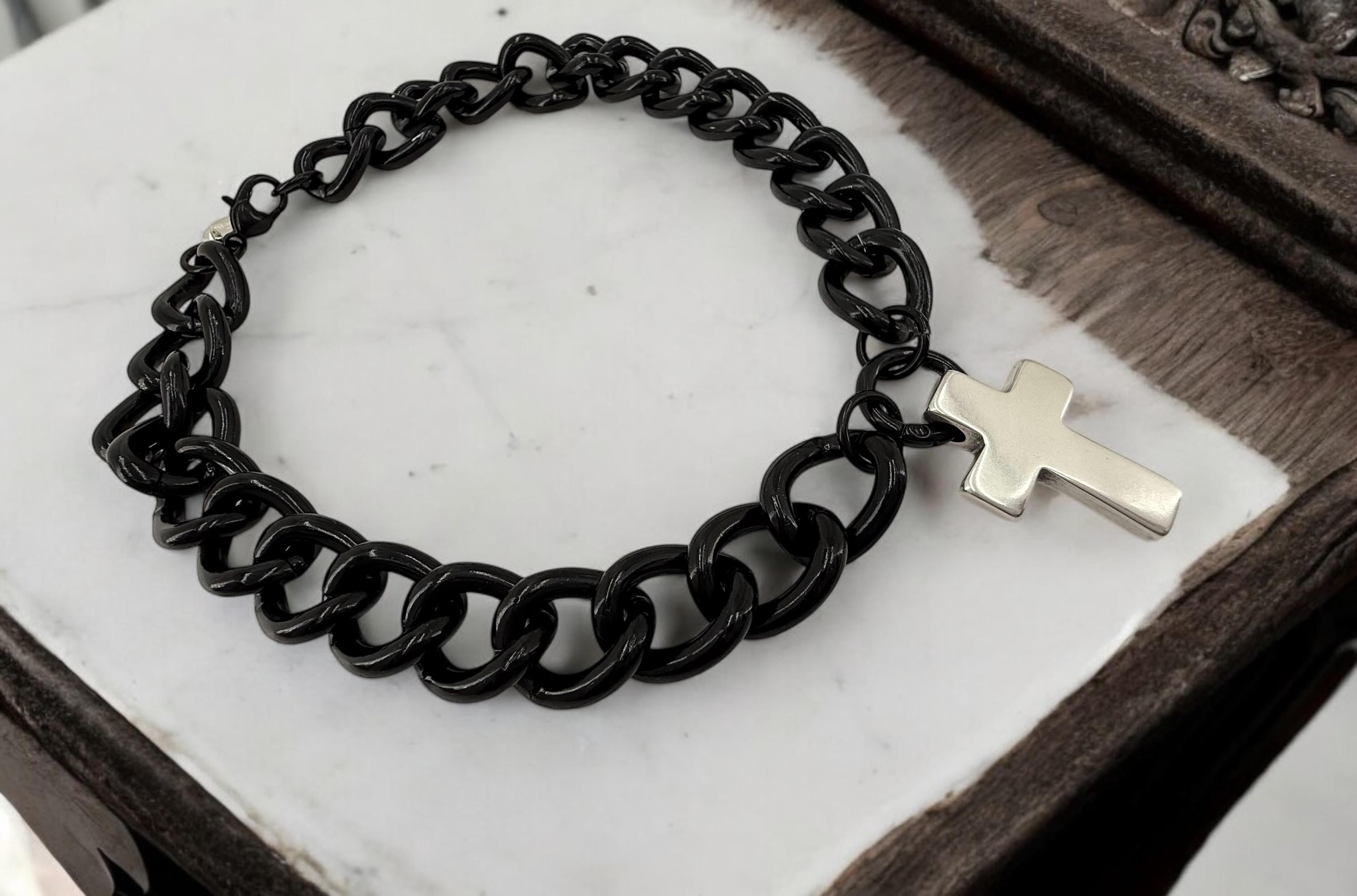 Chunky Black Cuban Chain Necklace – Silver-Plated Cross Pendant – Lightweight Statement blod Jewelry – Handmade Kukuri Jewelry -