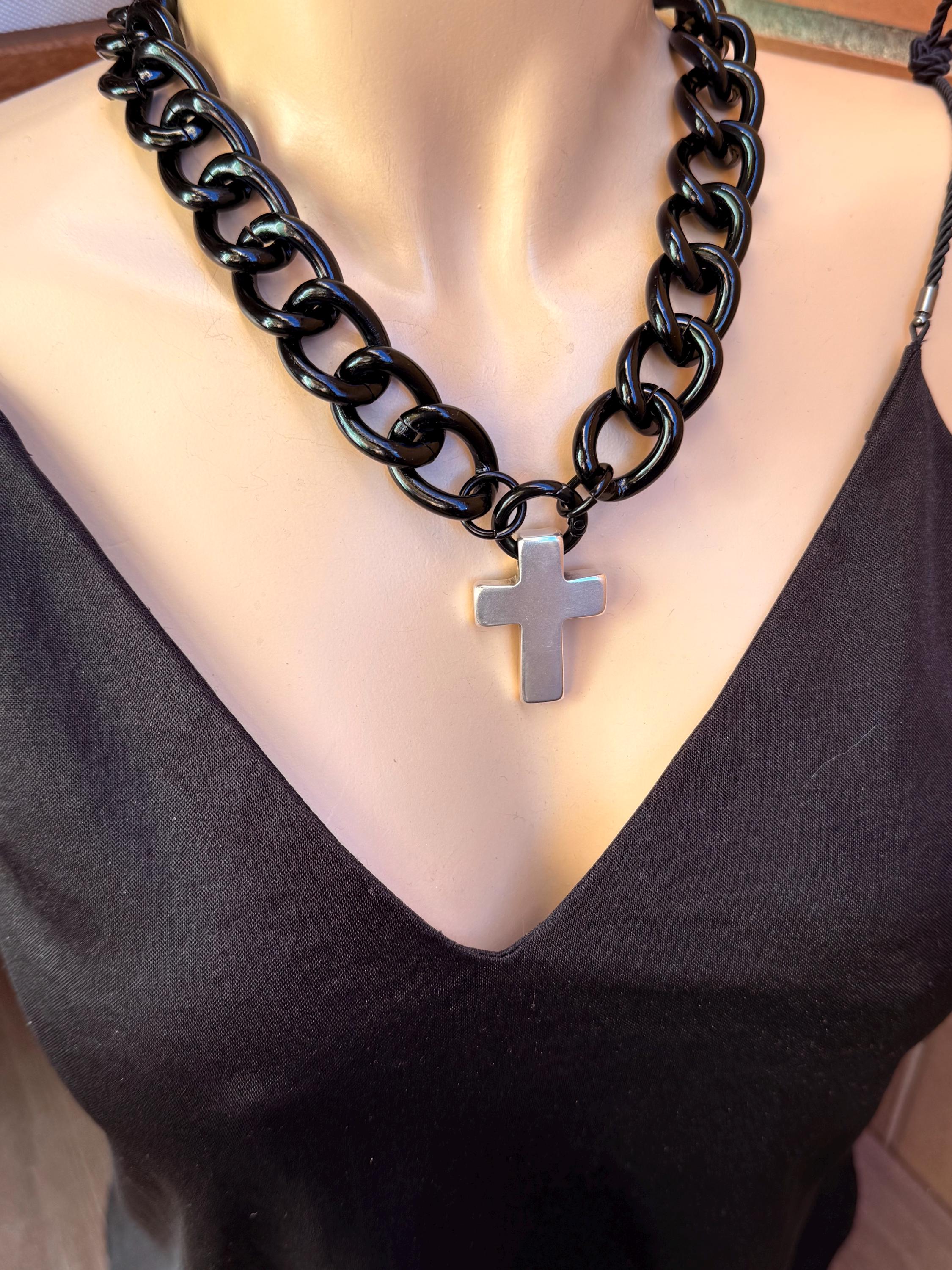 Chunky Black Cuban Chain Necklace – Silver-Plated Cross Pendant – Lightweight Statement blod Jewelry – Handmade Kukuri Jewelry -