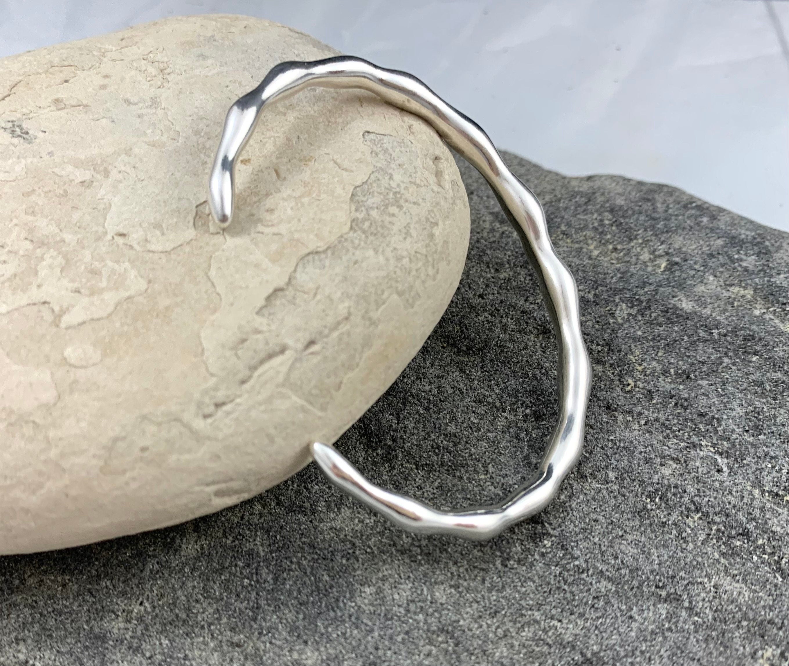 Silver Hammered Organic Cuff Bracelet – Unisex Vintage Open Bangle – Chunky 80s-Inspired Design – Kukuri Jewelry
