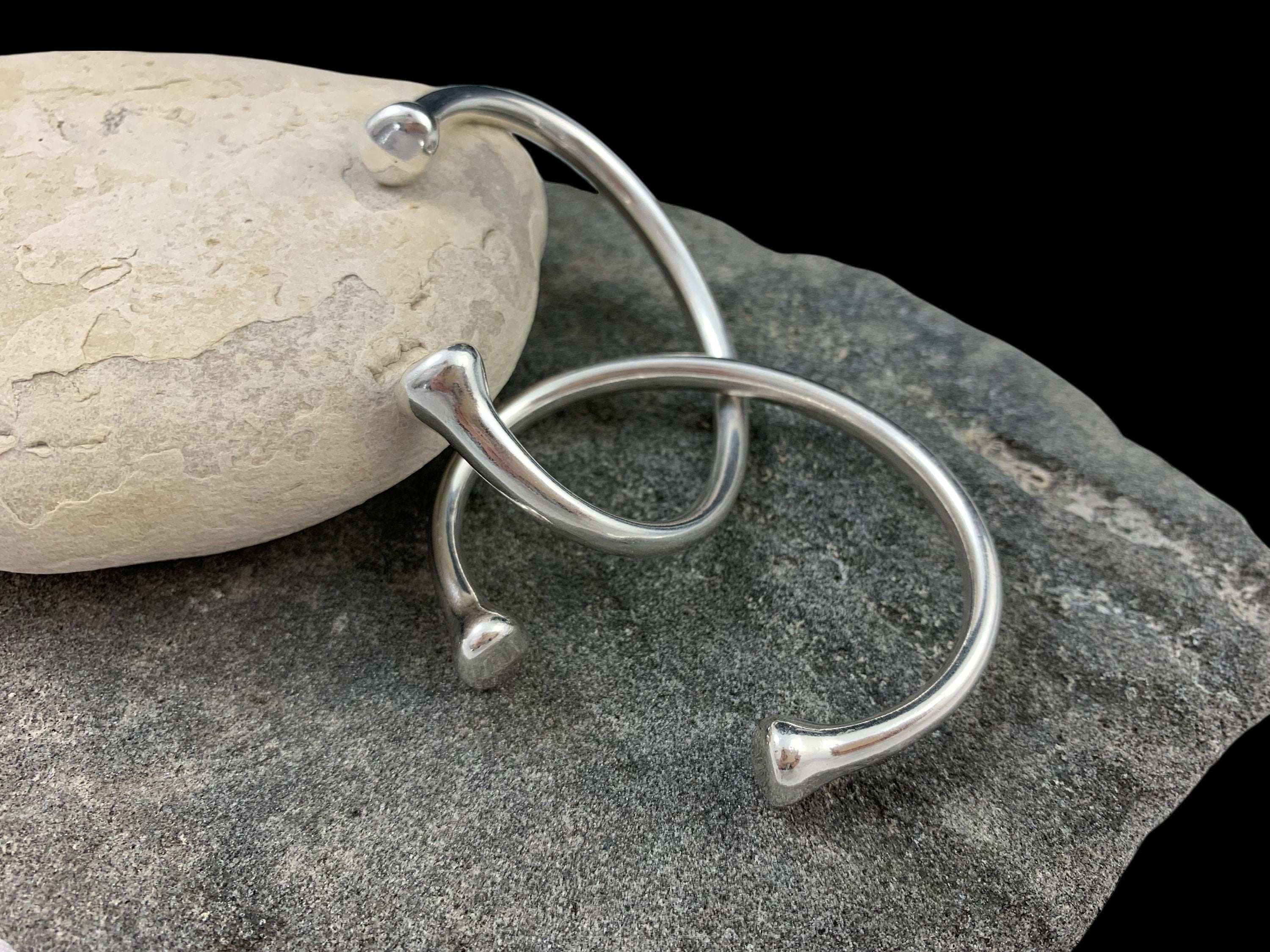 Silver Cuff Bracelet – Unisex Vintage Open Bangle – Chunky 80s-Inspired Design – Kukuri Jewelry