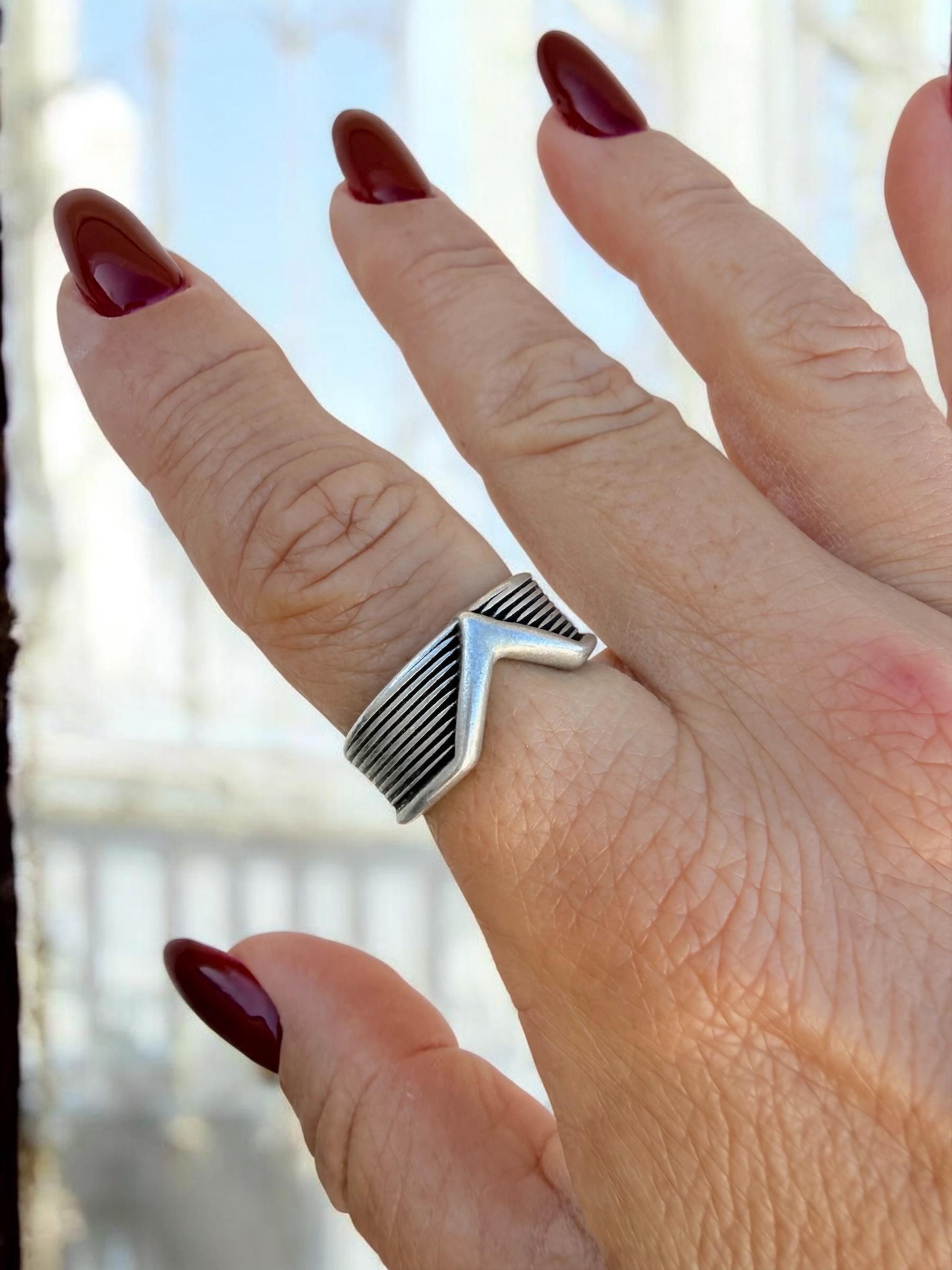 Silver unisex rock-style chunky ring engraved and open band
