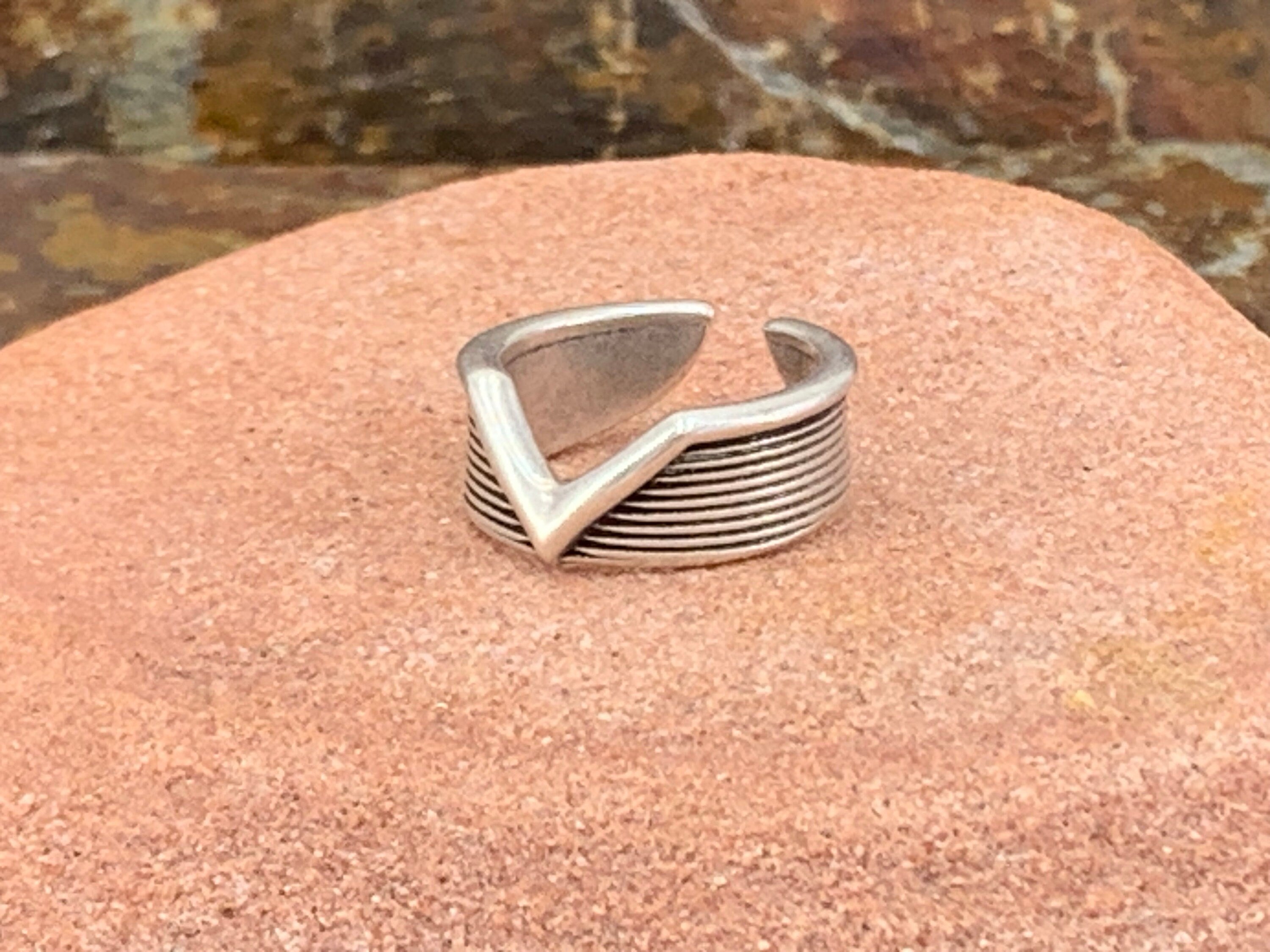 Silver unisex rock-style chunky ring engraved and open band