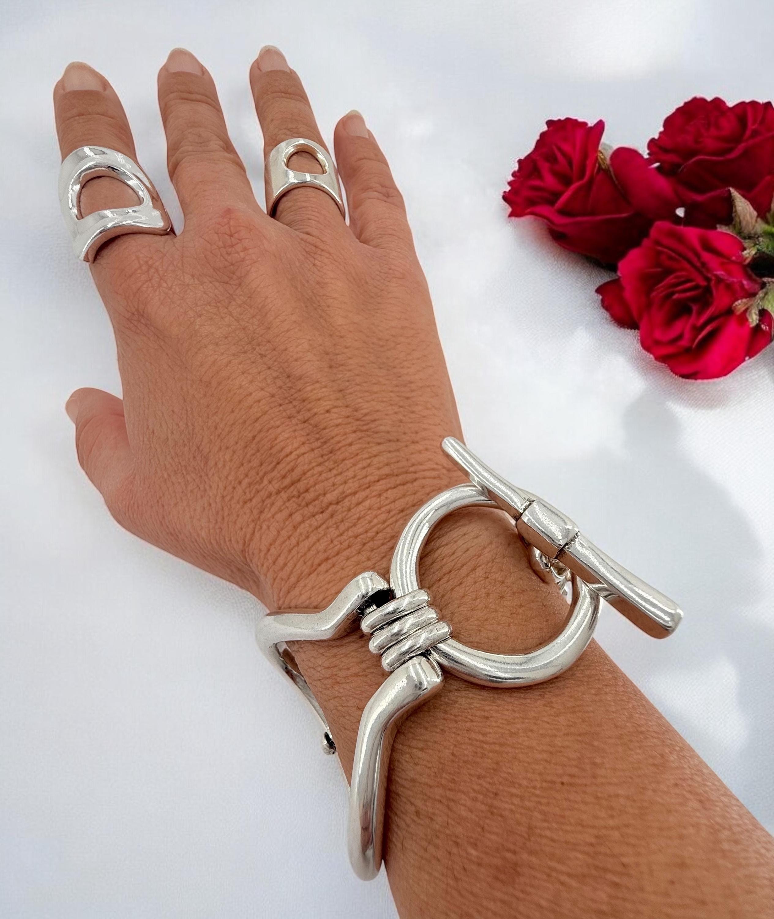 Chunky Silver geometric bold Bracelet, big link chain Oversized Toggle  Cuff, sculptural design jewelry