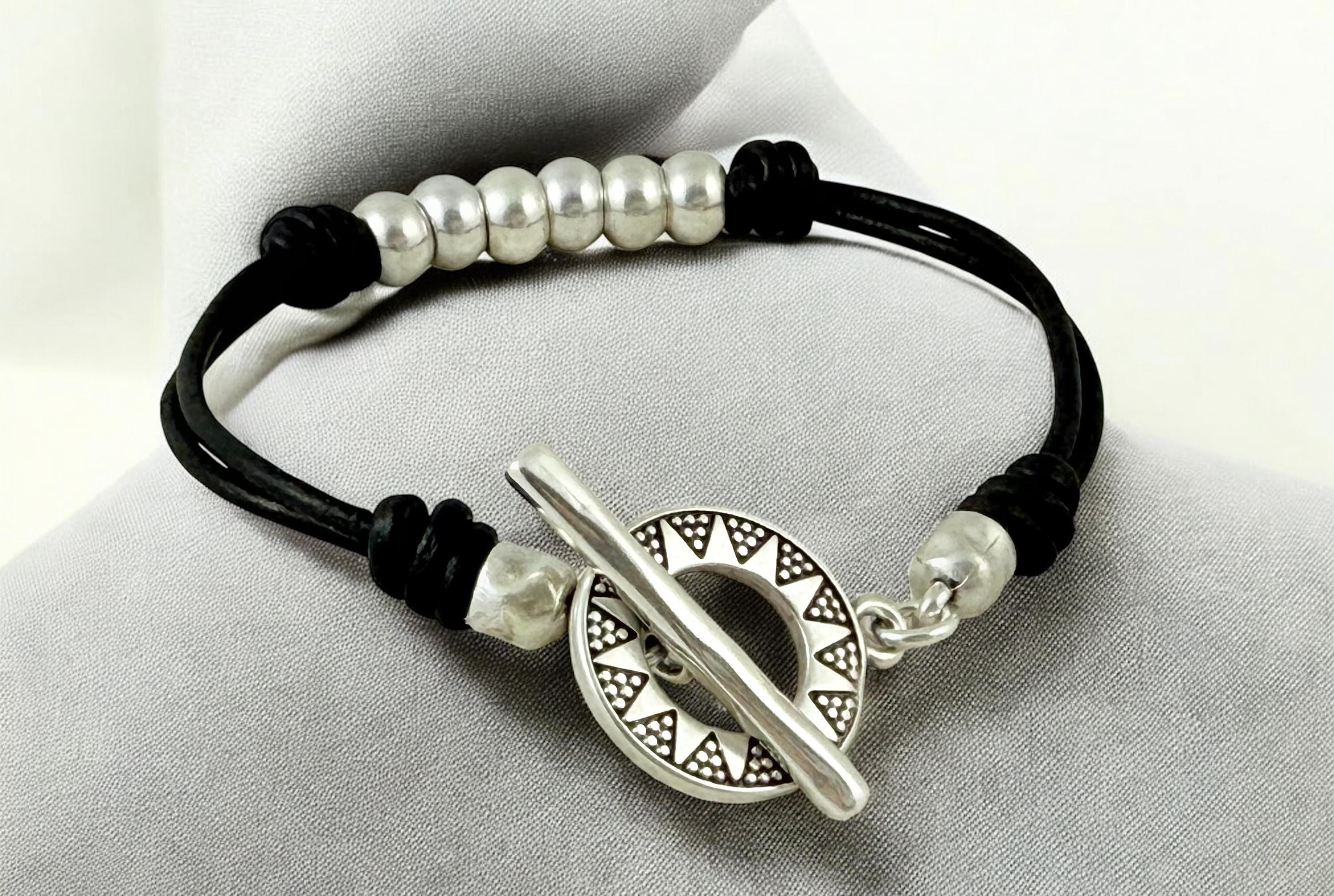 Boho Unisex Leather Bracelet – Silver Beads & Engraved Toggle Clasp – Custom Colors – Handmade Kukuri Jewelry
