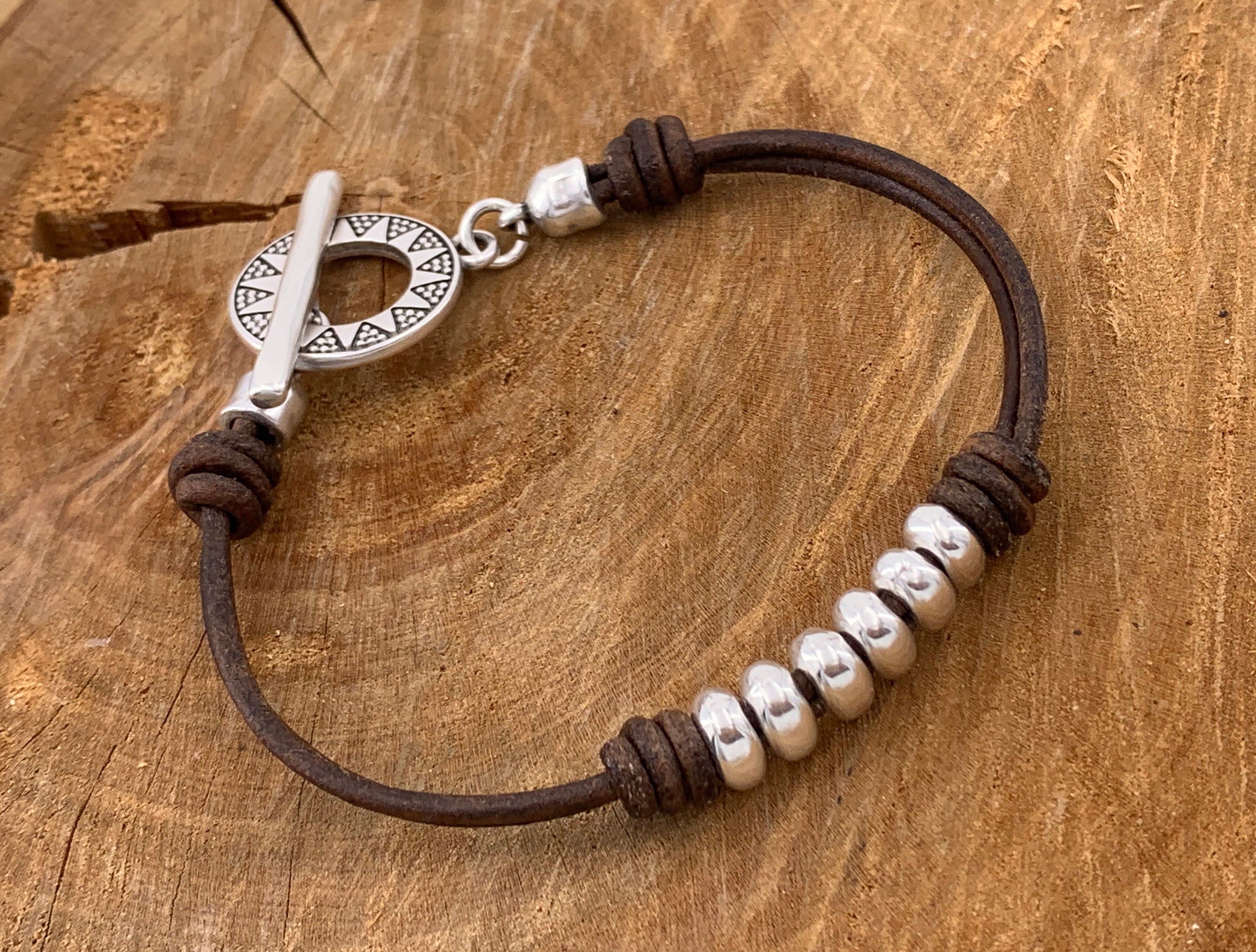 Boho Unisex Leather Bracelet – Silver Beads & Engraved Toggle Clasp – Custom Colors – Handmade Kukuri Jewelry