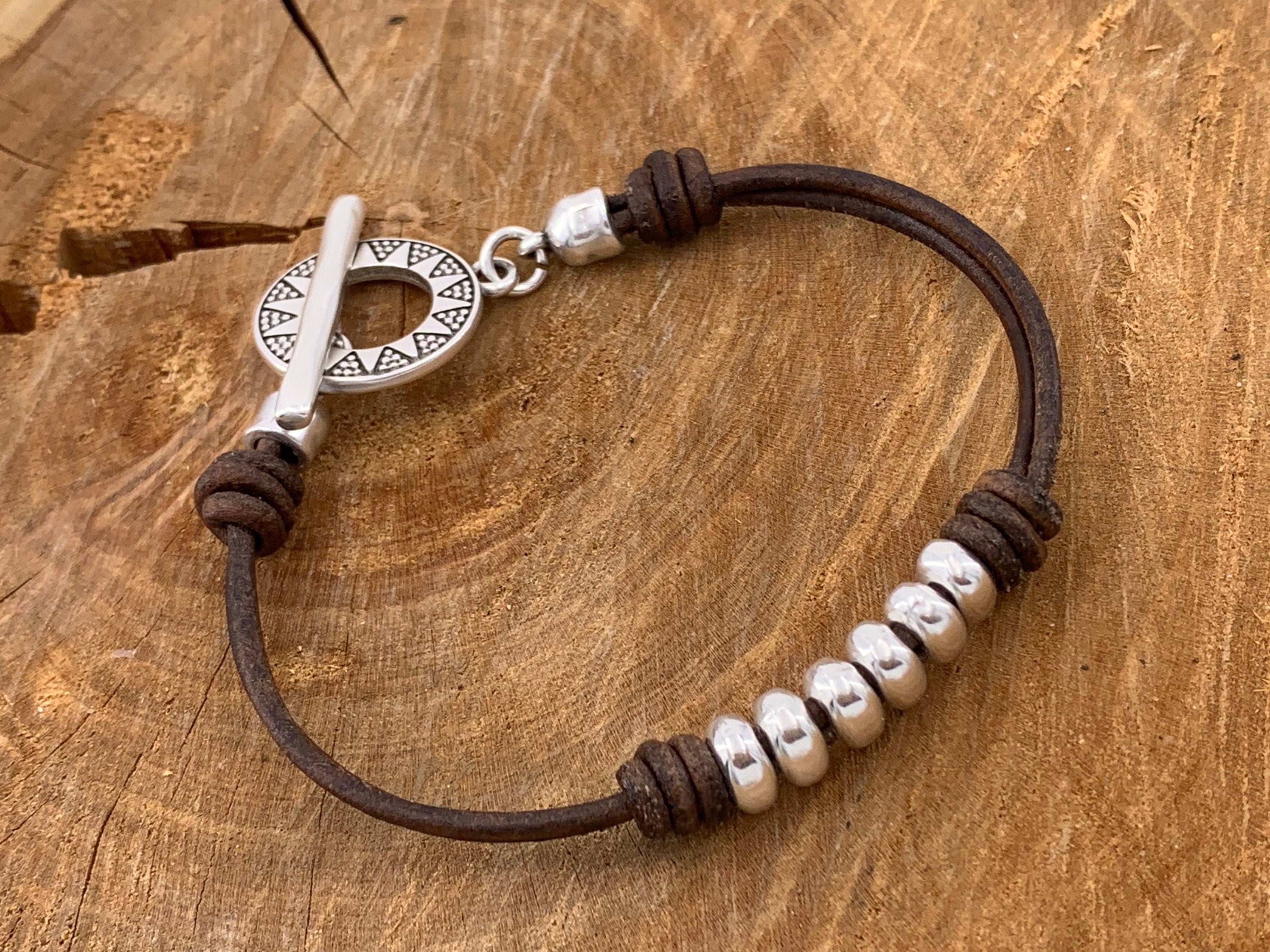 Boho Unisex Leather Bracelet – Silver Beads & Engraved Toggle Clasp – Custom Colors – Handmade Kukuri Jewelry