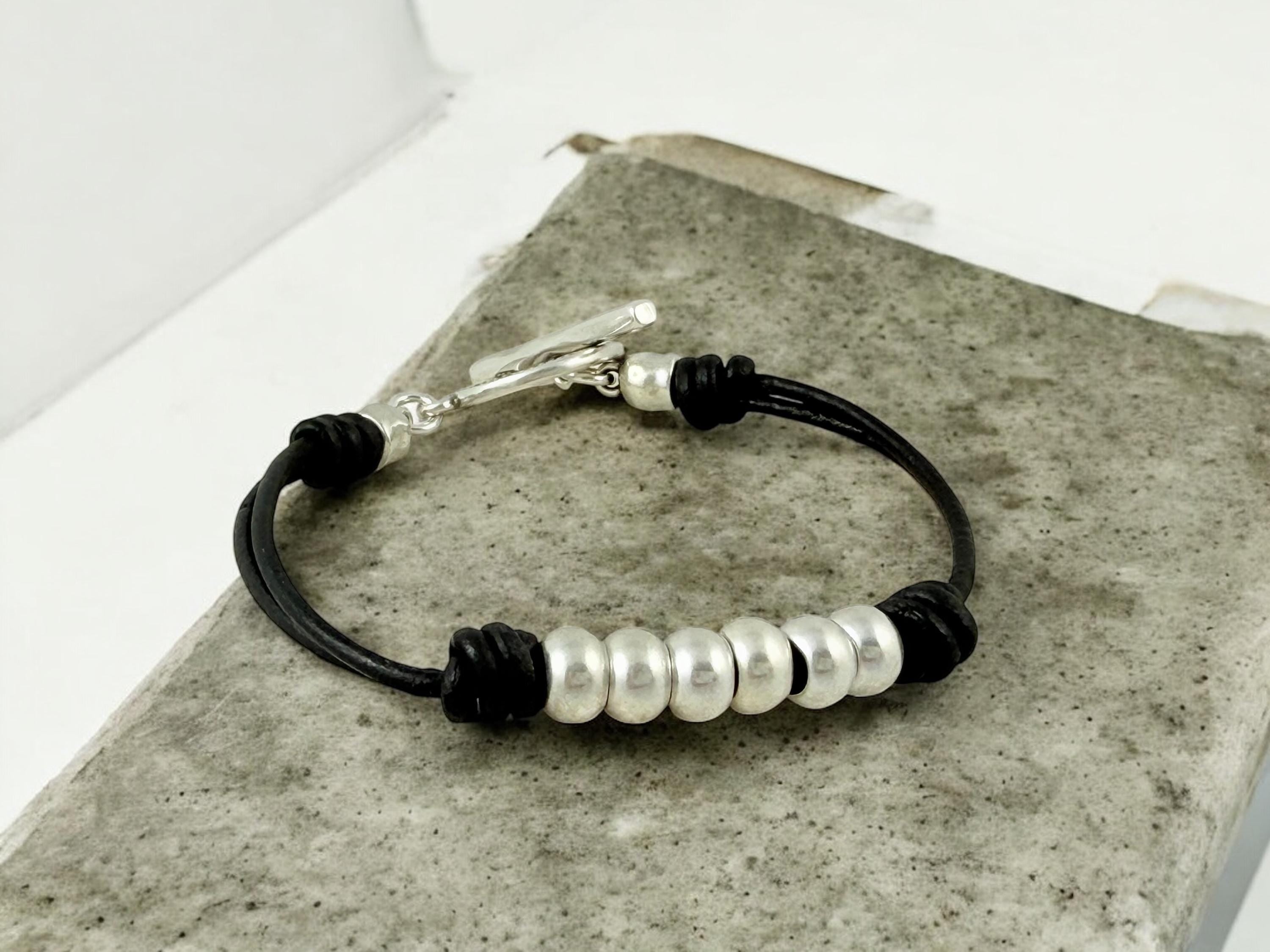 Boho Unisex Leather Bracelet – Silver Beads & Engraved Toggle Clasp – Custom Colors – Handmade Kukuri Jewelry