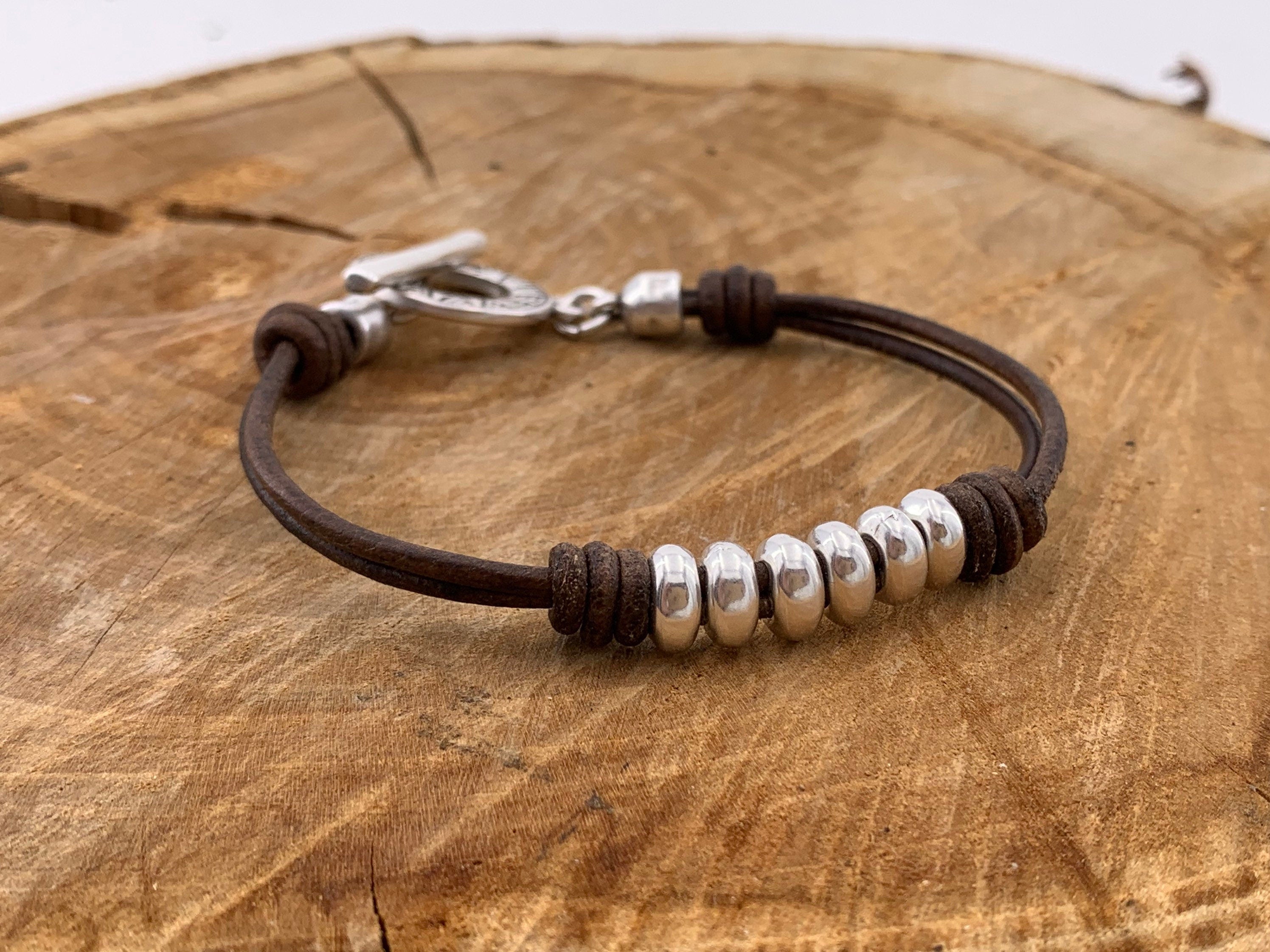 Boho Unisex Leather Bracelet – Silver Beads & Engraved Toggle Clasp – Custom Colors – Handmade Kukuri Jewelry