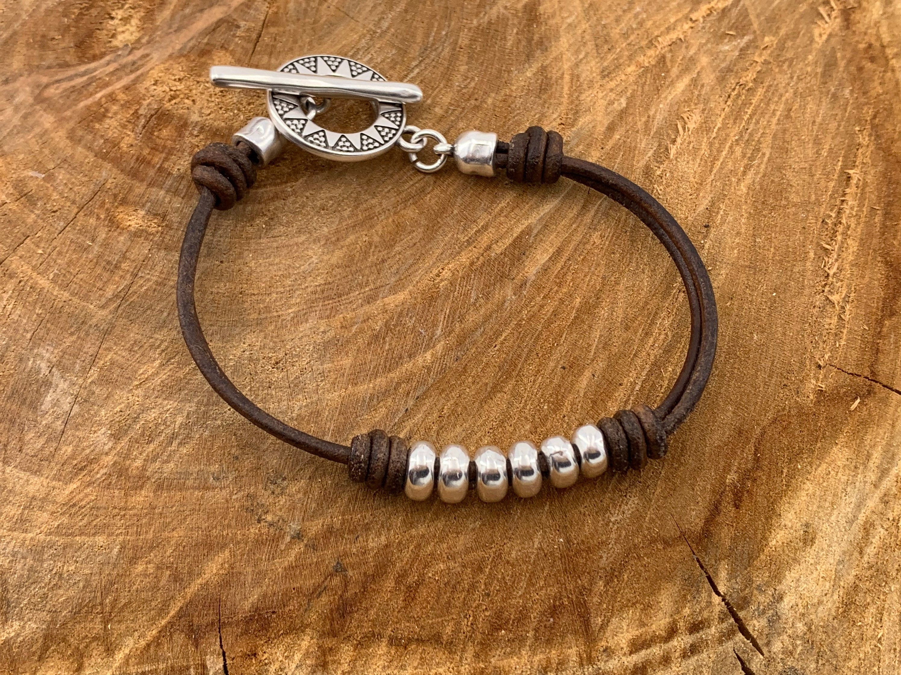Boho Unisex Leather Bracelet – Silver Beads & Engraved Toggle Clasp – Custom Colors – Handmade Kukuri Jewelry