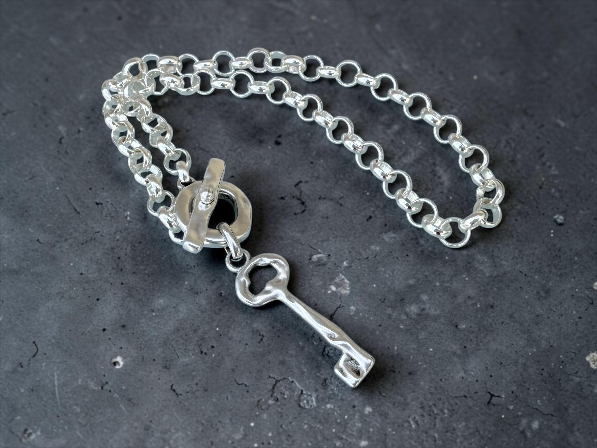 Artisian silver plated Chunky chain key pendant and toggle clasp necklace