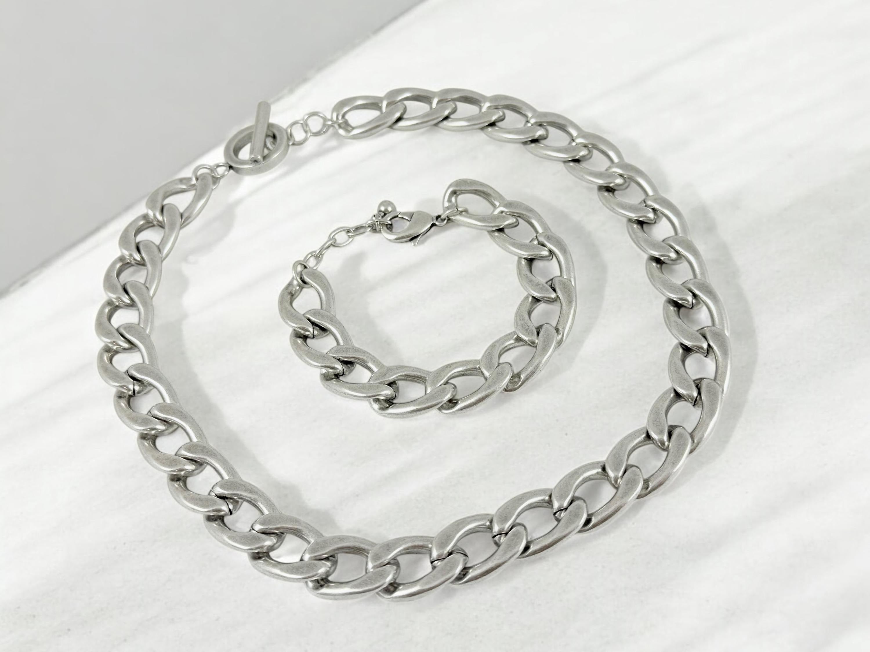 Masculine silver cuban curb chain bracelet, aluminum men, manly accessories, silver jewelry for men, chunky lightweight bracelet