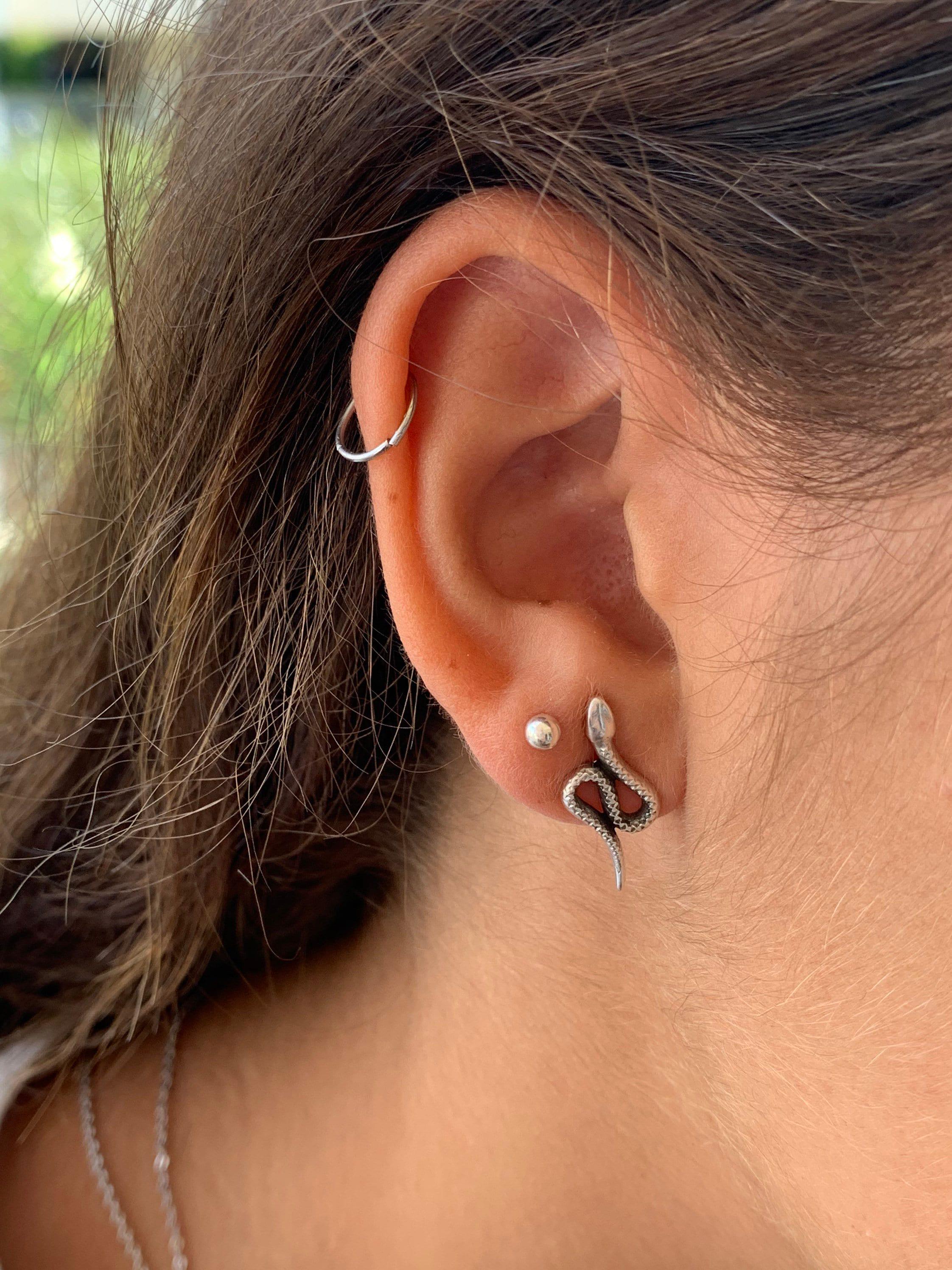 Unisex silver snake earrings – rock-inspired style – surgical steel posts – silver-plated – everyday jewelry by kukuri