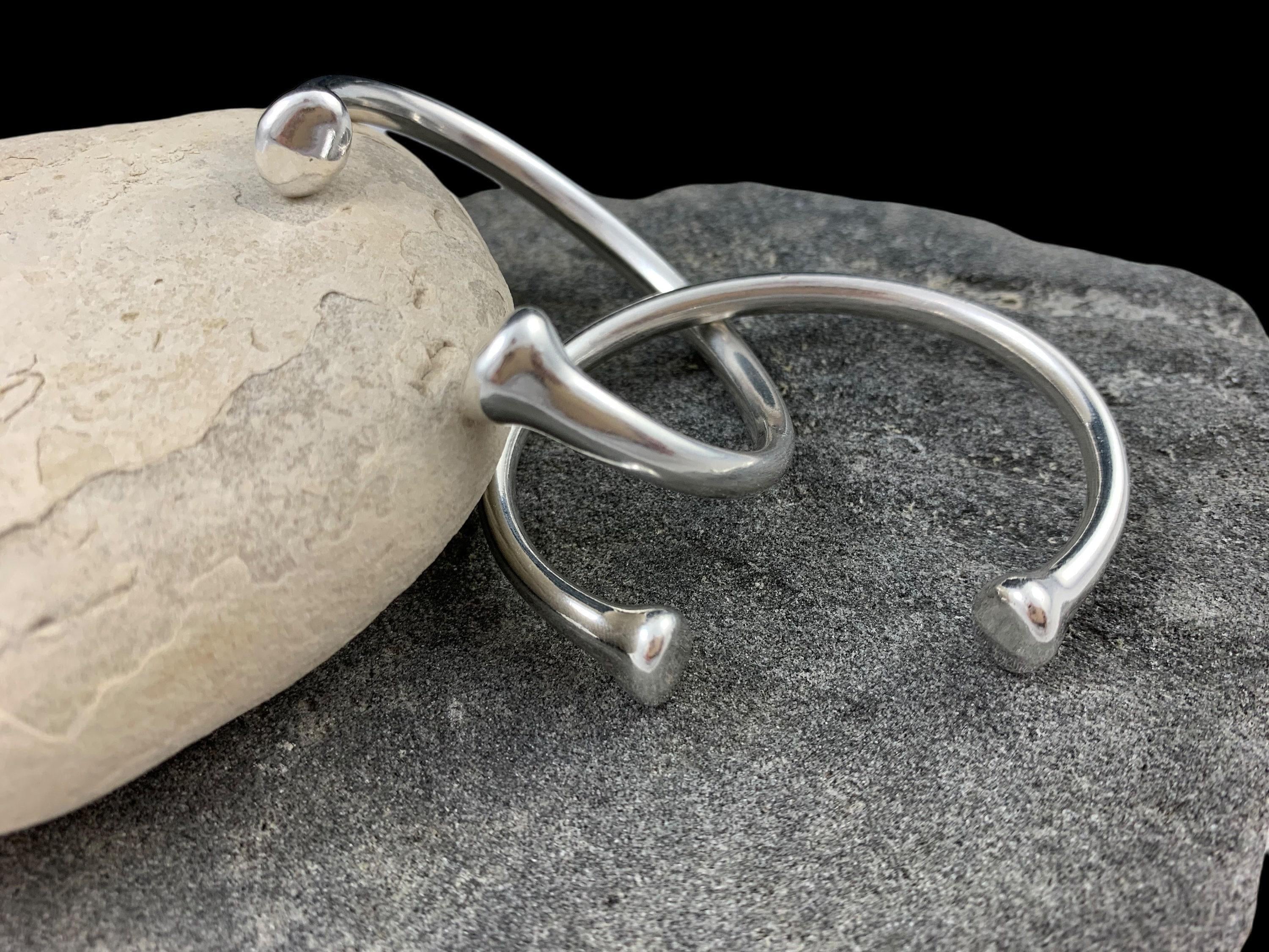 Silver cuff bracelet – unisex vintage open bangle – chunky 80s-inspired design – kukuri jewelry