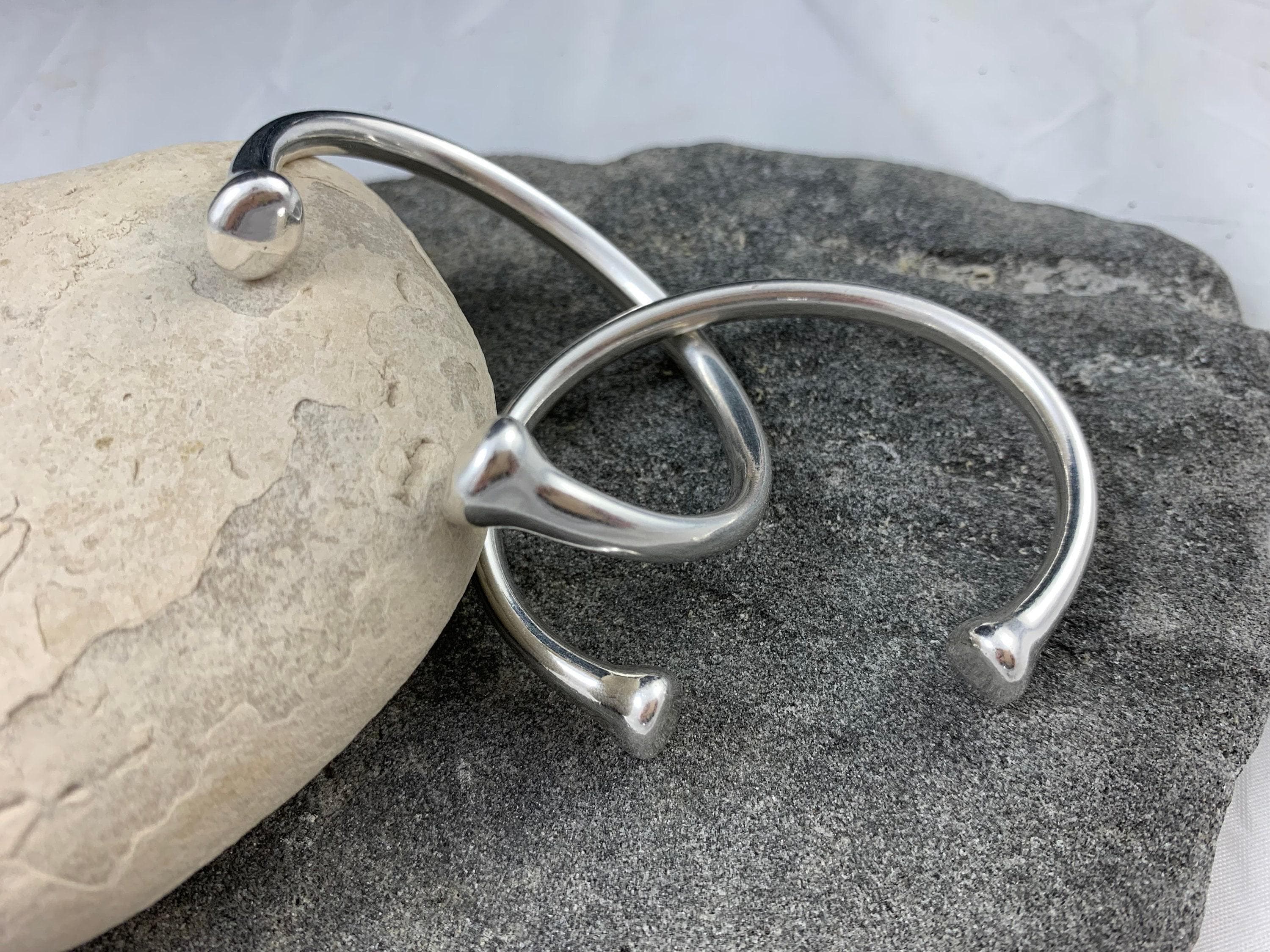 Silver cuff bracelet – unisex vintage open bangle – chunky 80s-inspired design – kukuri jewelry
