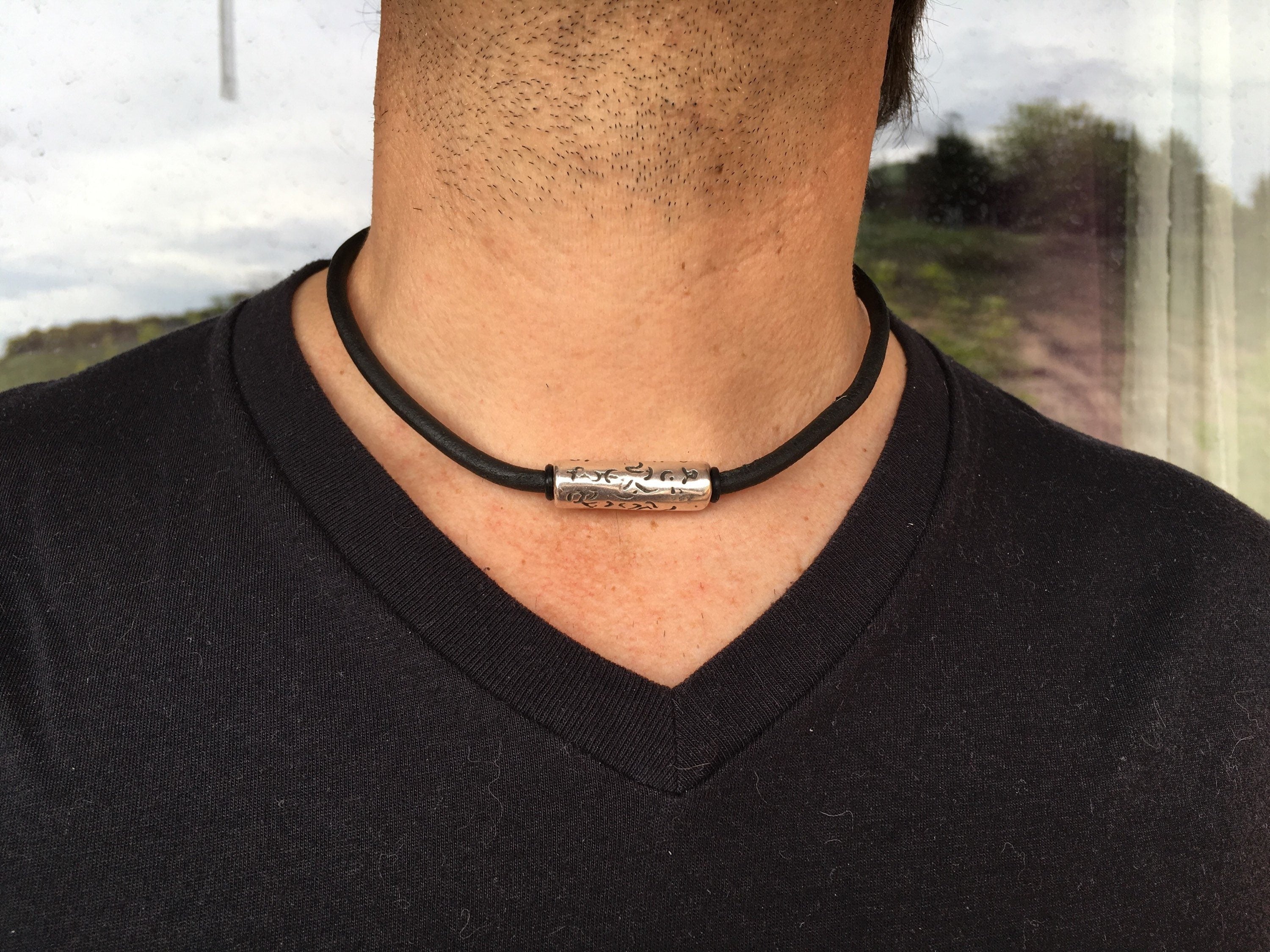 Collar de cuero étnico para hombre, collar tribal, collar de cuero hippie, collar de cuero tubo de plata, collar de plata boho, regalo