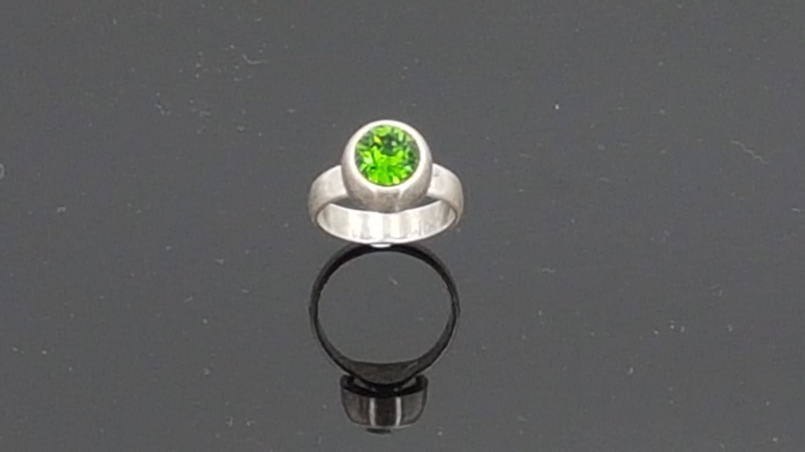 Anillo vintage, anillo de cristal verde, anillo Swarovski, anillo de plata grueso, anillo de plata, anillo grueso, anillo de gran tamaño, anillo vintage, estilo Uno de 50