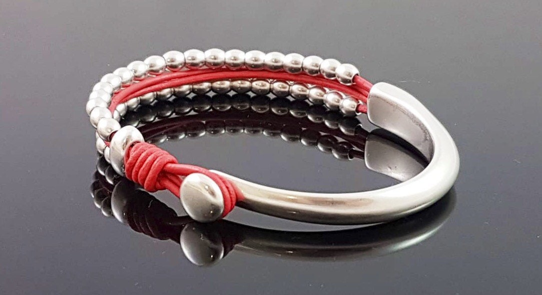 Pulsera mujer cuero boho, pulsera wrap, boho, pulsera cuentas plata, pulsera cuero, pulsera medio cuf, Jewe,