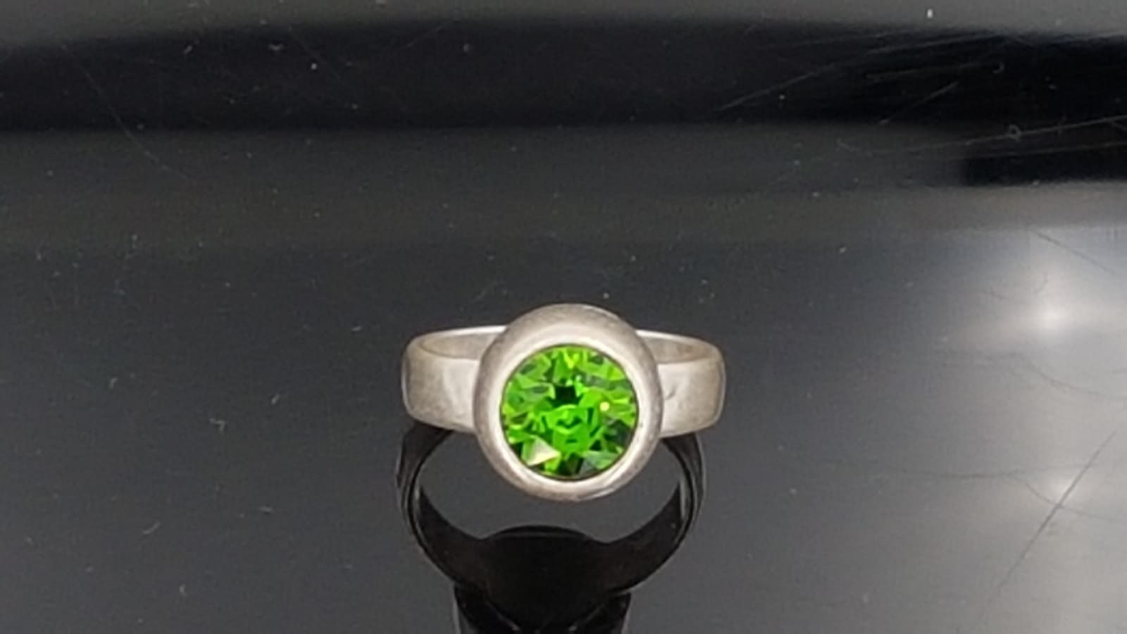 Anillo vintage, anillo de cristal verde, anillo Swarovski, anillo de plata grueso, anillo de plata, anillo grueso, anillo de gran tamaño, anillo vintage, estilo Uno de 50