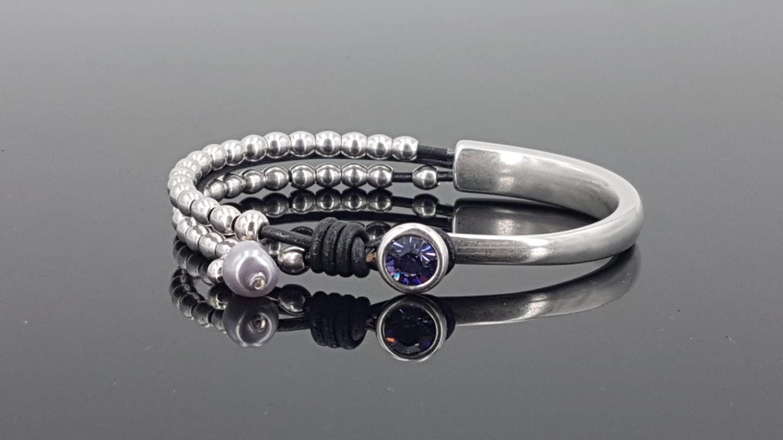 Pulsera de puño para mujer, pulsera de cuero con cuentas de plata, pulsera de encanto Swarovski, pulsera de envoltura de cuero, pulsera de plata con cuentas boho, regalo