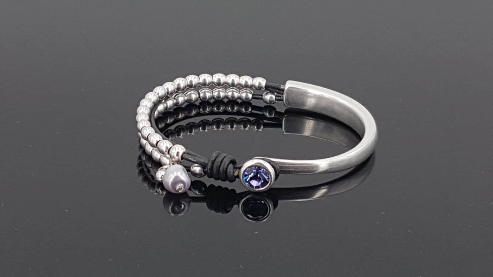 Pulsera de puño para mujer, pulsera de cuero con cuentas de plata, pulsera de encanto Swarovski, pulsera de envoltura de cuero, pulsera de plata con cuentas boho, regalo