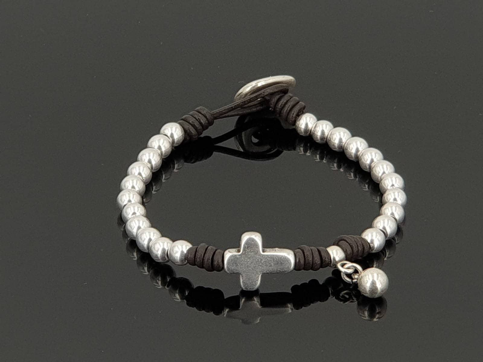 Pulsera de cuentas de plata de cuero, pulsera de cuentas cruzadas, pulsera boho, pulsera de mujer de cuero, pulsera de cuero con cuentas de plata, encanto de cruz