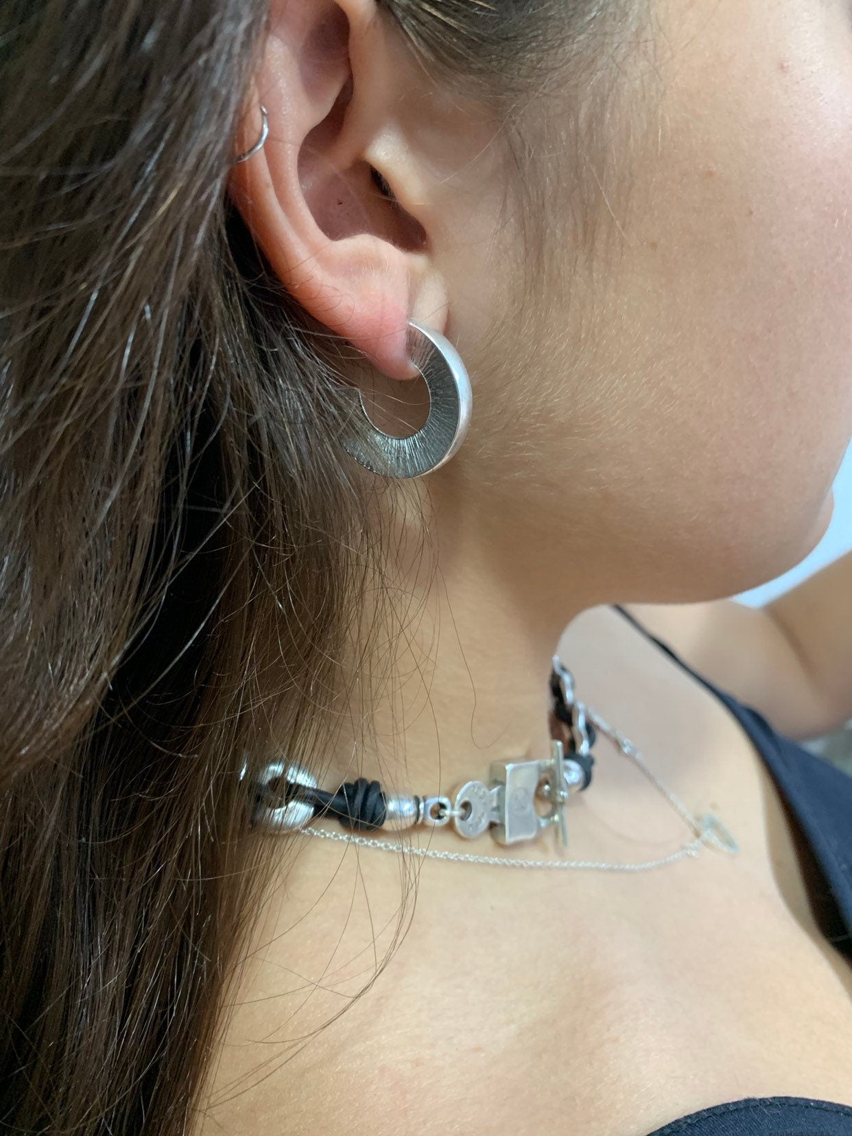 pendientes de aros gruesos de plata, pendiente de gran tamaño, pendientes de plata grandes, pendientes atrevidos, pendientes gruesos, pendientes atrevidos, aros de declaración,