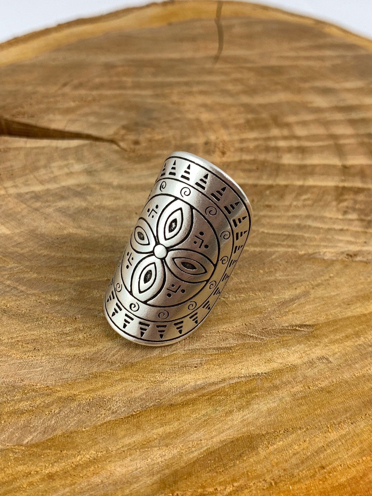 Anillo ancho de plata, anillo Mandala grabado, anillo de plata grueso, anillo de declaración, anillo tribal, anillo de gran tamaño, anillo boho, anillo de banda abierta, regalo