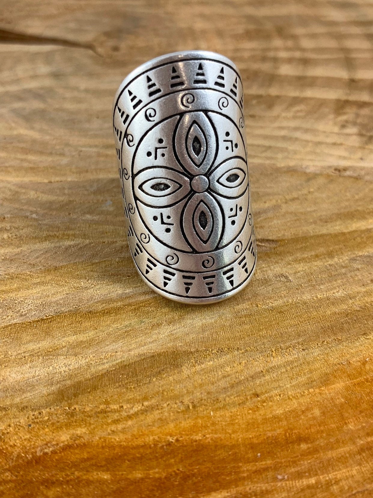 Anillo ancho de plata, anillo Mandala grabado, anillo de plata grueso, anillo de declaración, anillo tribal, anillo de gran tamaño, anillo boho, anillo de banda abierta, regalo