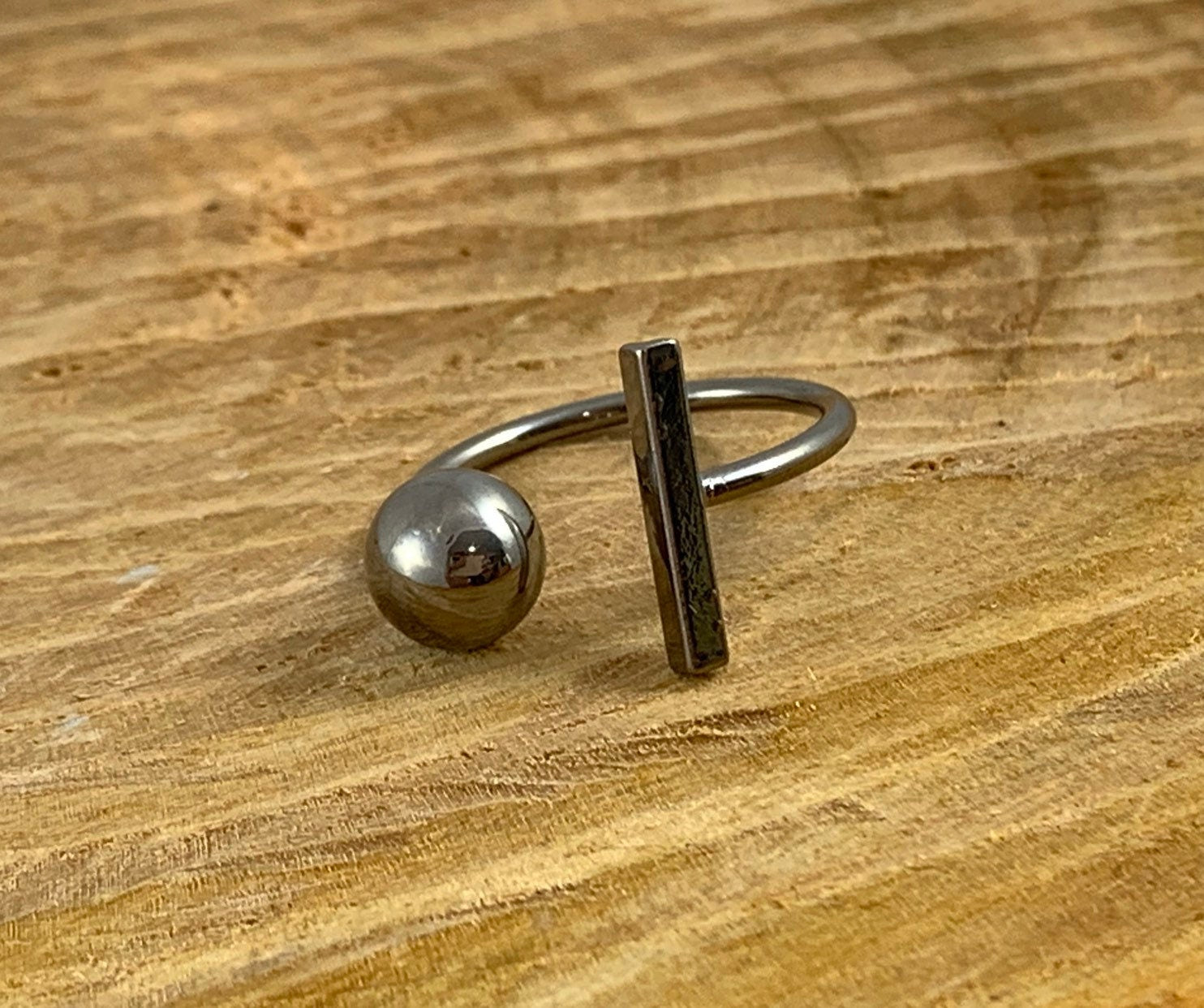 Bar and ball Woman  gunmetal Ring, ball and bar ring, boho ring, gunmetal ring, rock ring, chunky ring, statement ring; Uno de 50 style