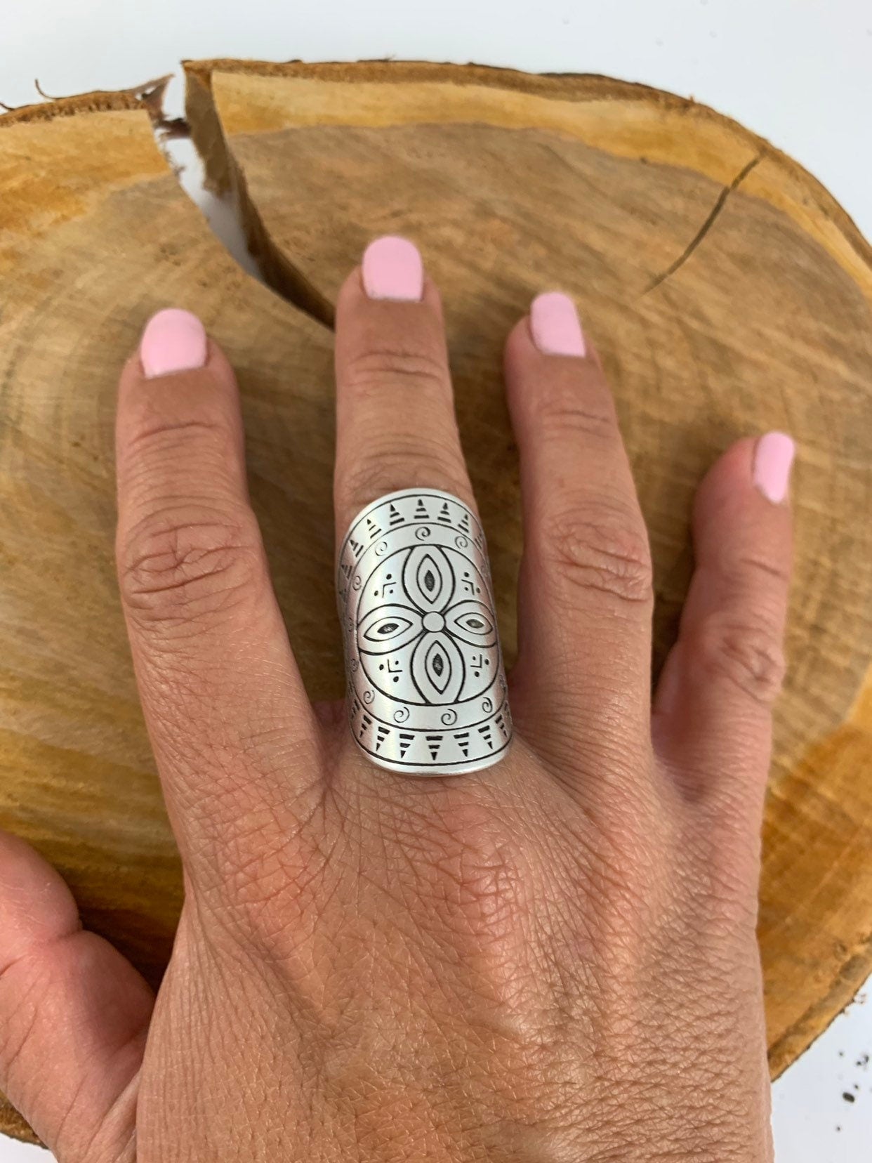 Anillo ancho de plata, anillo Mandala grabado, anillo de plata grueso, anillo de declaración, anillo tribal, anillo de gran tamaño, anillo boho, anillo de banda abierta, regalo