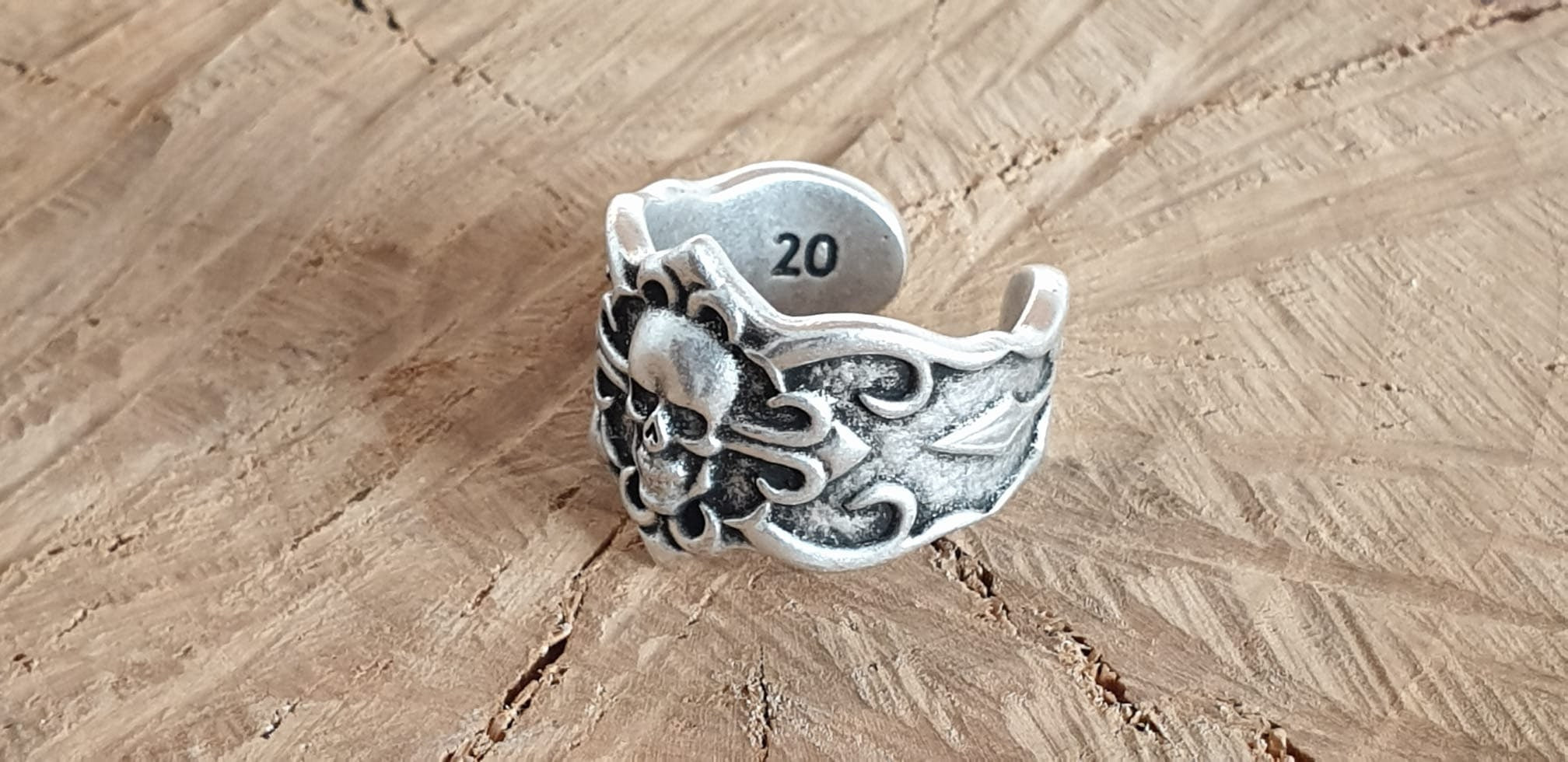 Skull ring, Unisex Chunky ring, men Silver ring, engraved silver ring, Statement ring, man ring, woman silver ring