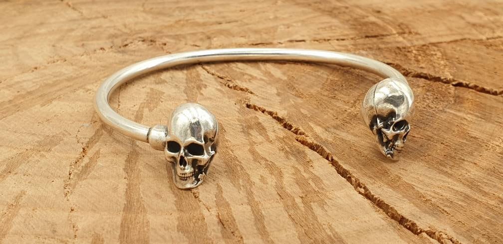 Skull bracelet, skulls bangle, rock men,  death bracelet, manly bracelet, skull bracelet, Hard rock bracelet