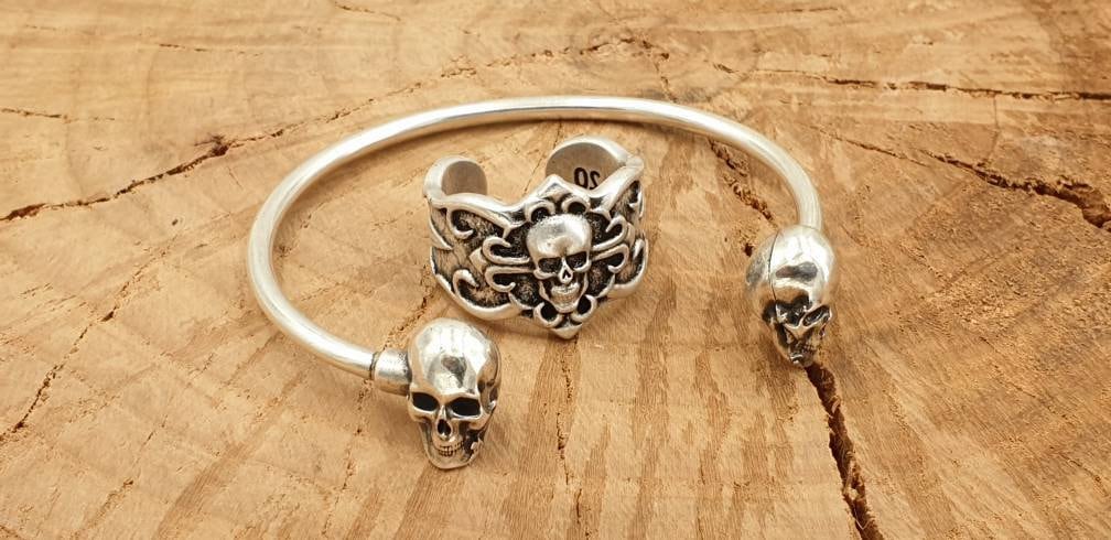 Skull bracelet, skulls bangle, rock men,  death bracelet, manly bracelet, skull bracelet, Hard rock bracelet