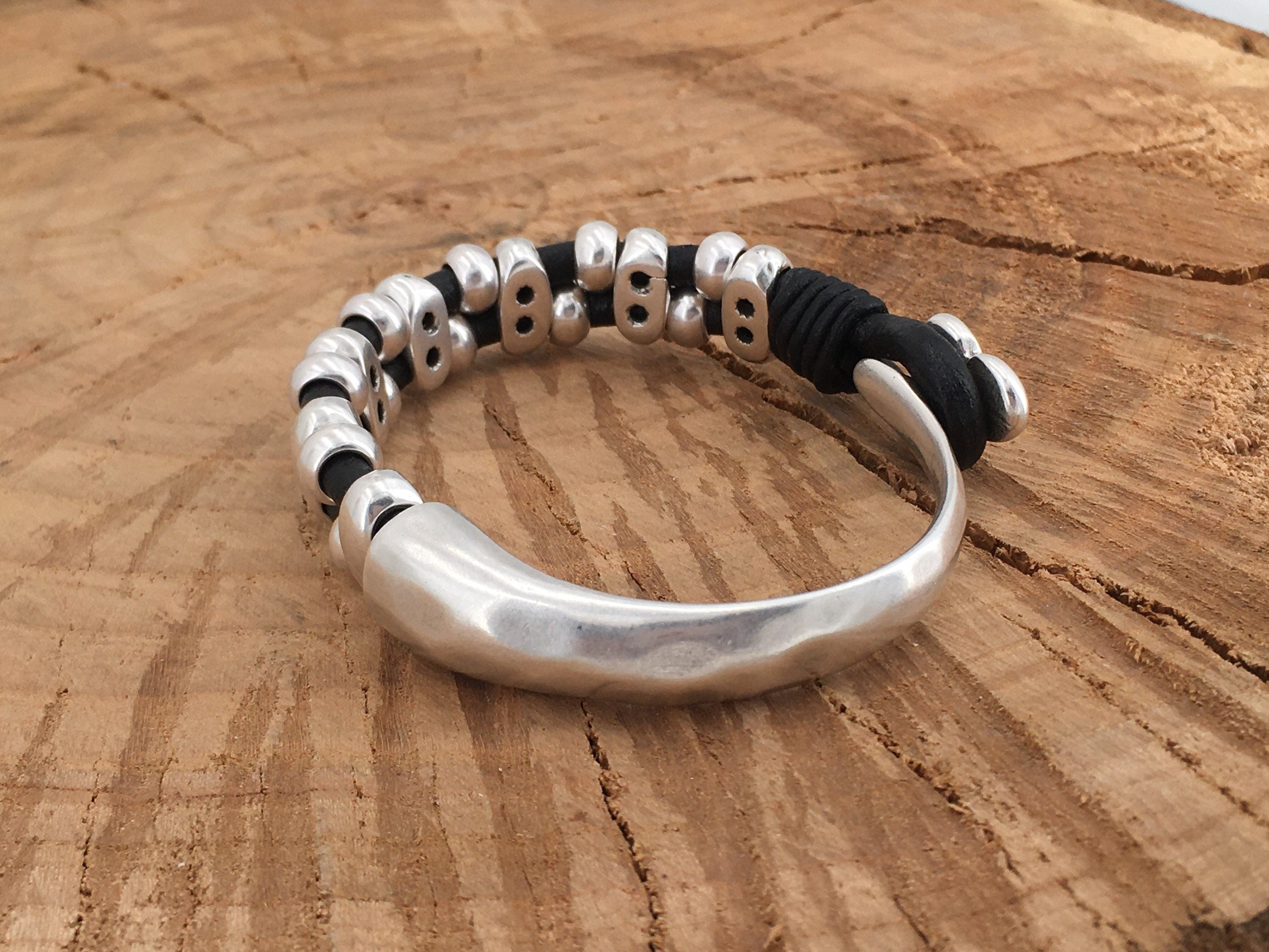 Woman leather boho Bracelet, wrap bracelet, boho bracelet, silver beads bracelet, leather silver beaded , rock bracelet, Uno de 50 style