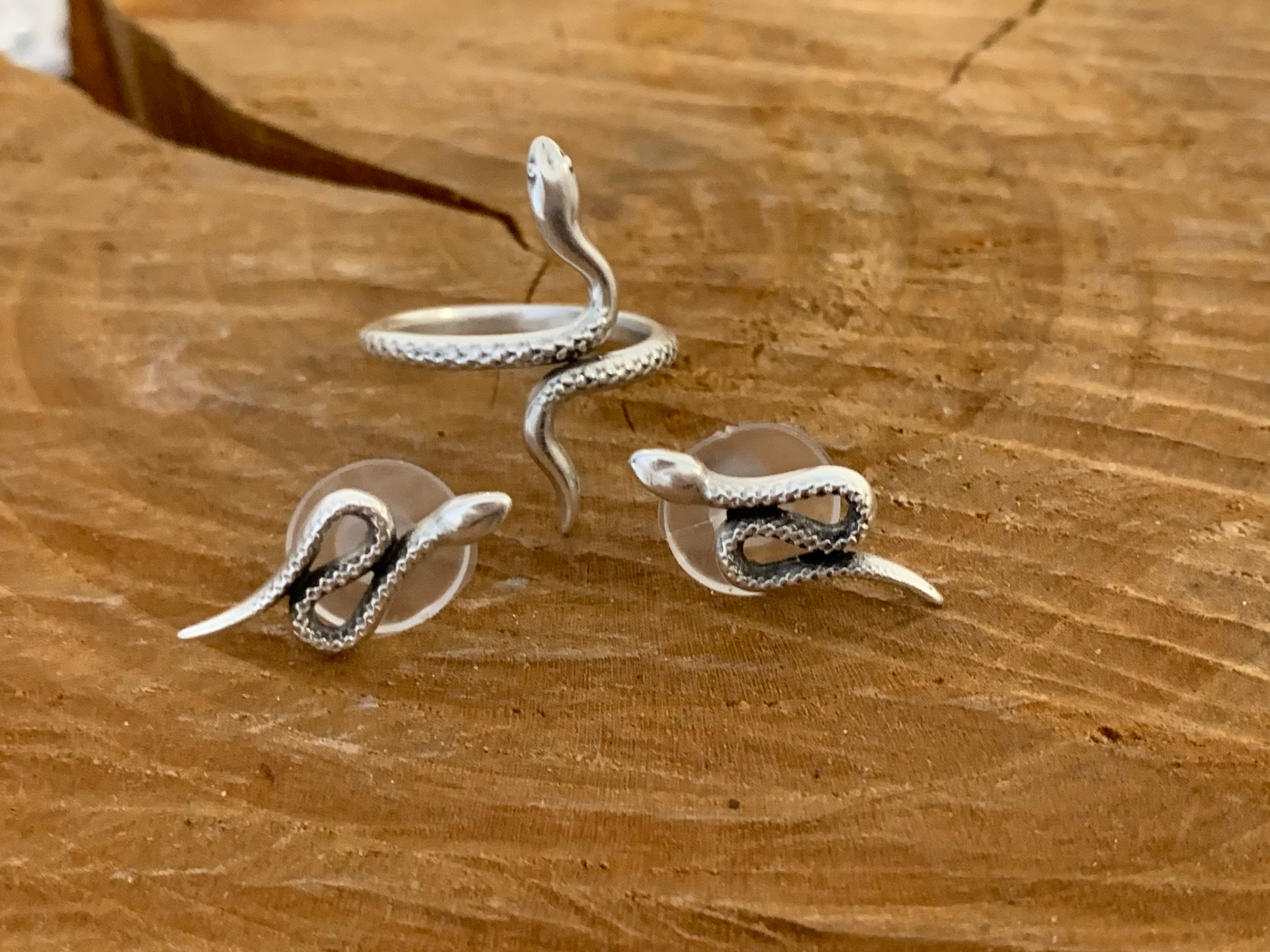 Conjunto de pendientes de serpiente y anillo de serpiente, pendientes de serpiente de plata, anillo de serpiente, joyería de animales, pendientes de serpiente, anillo de serpiente