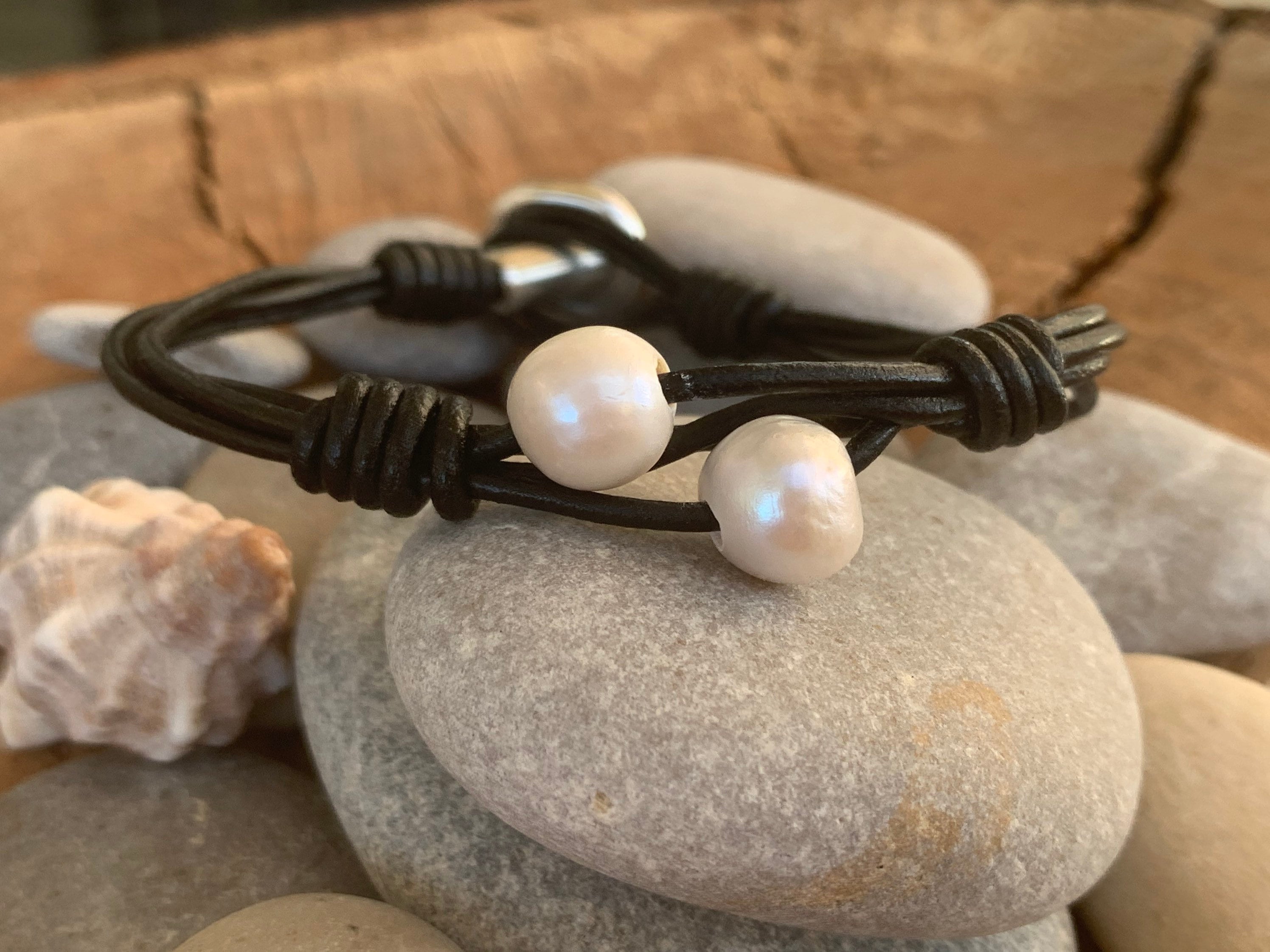 Pearls bracelet, Woman pearls leather Bracelet, boho pearls leather bracelet, water pearls bracelet,  bracelet