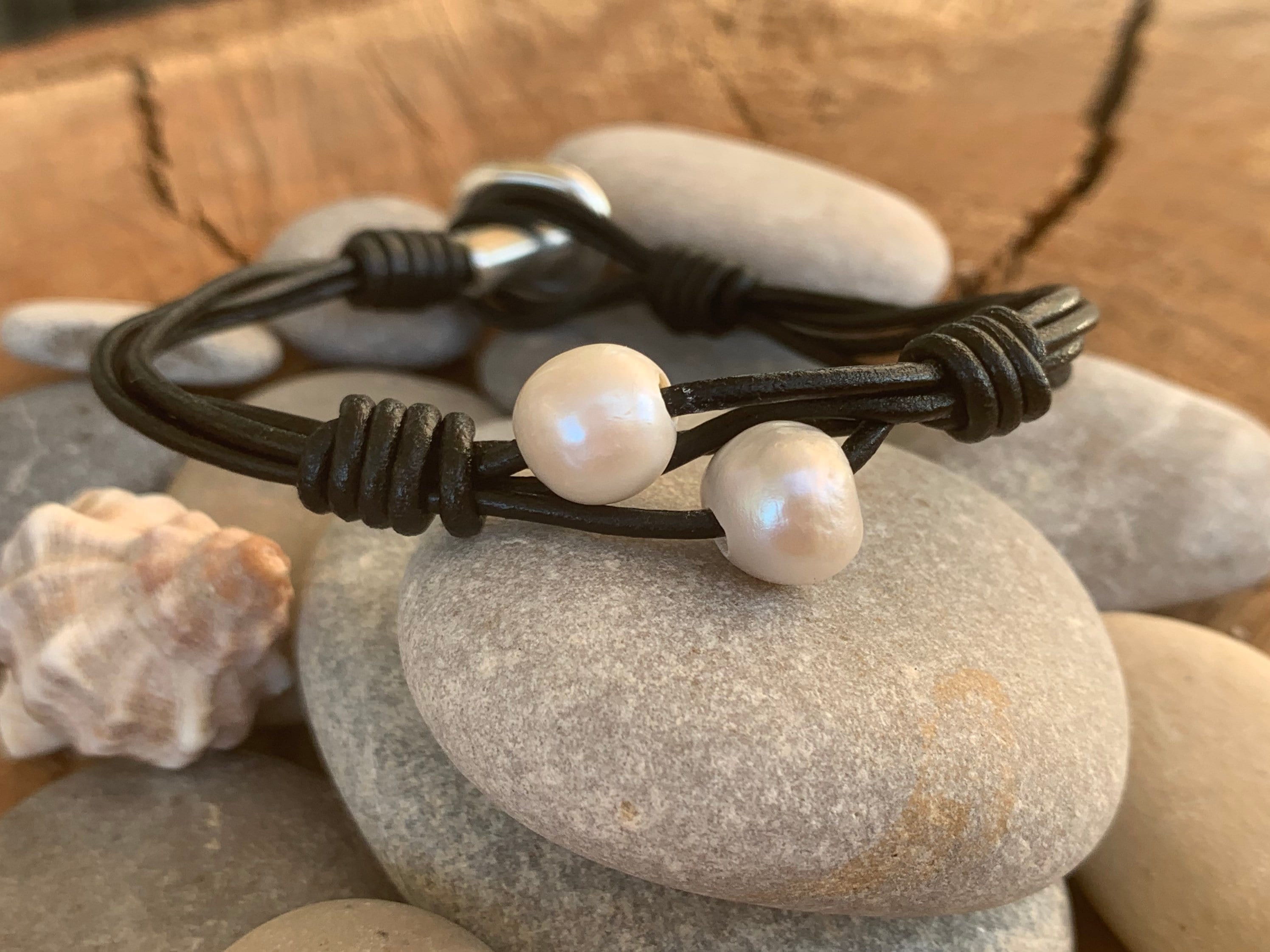 Pearls bracelet, Woman pearls leather Bracelet, boho pearls leather bracelet, water pearls bracelet,  bracelet