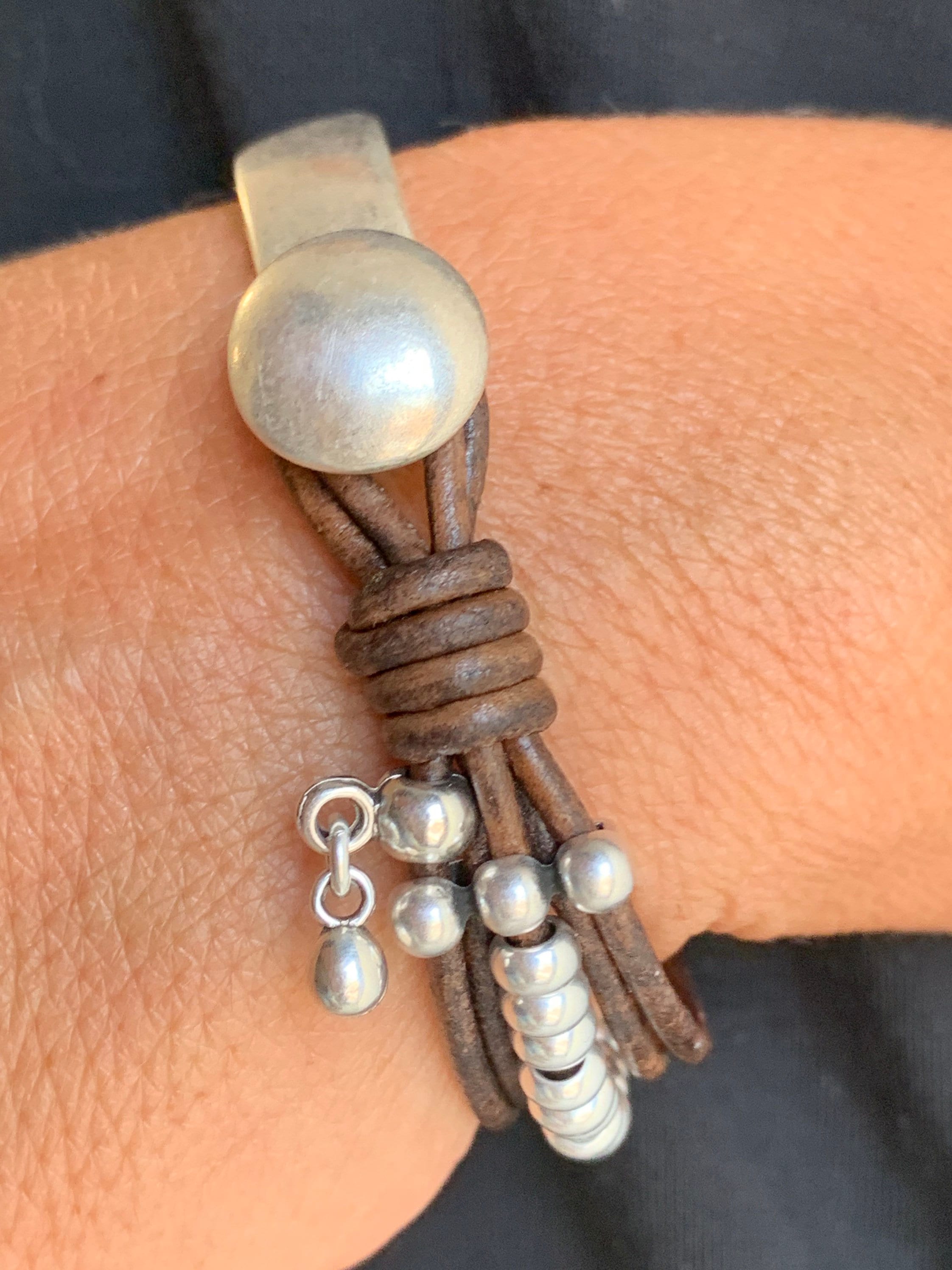 pulsera de cuero de múltiples hilos, pulsera de cuero de medio puño, pulsera de cuentas, pulsera de plata, pulsera boho, pulsera étnica, pulsera de envoltura,