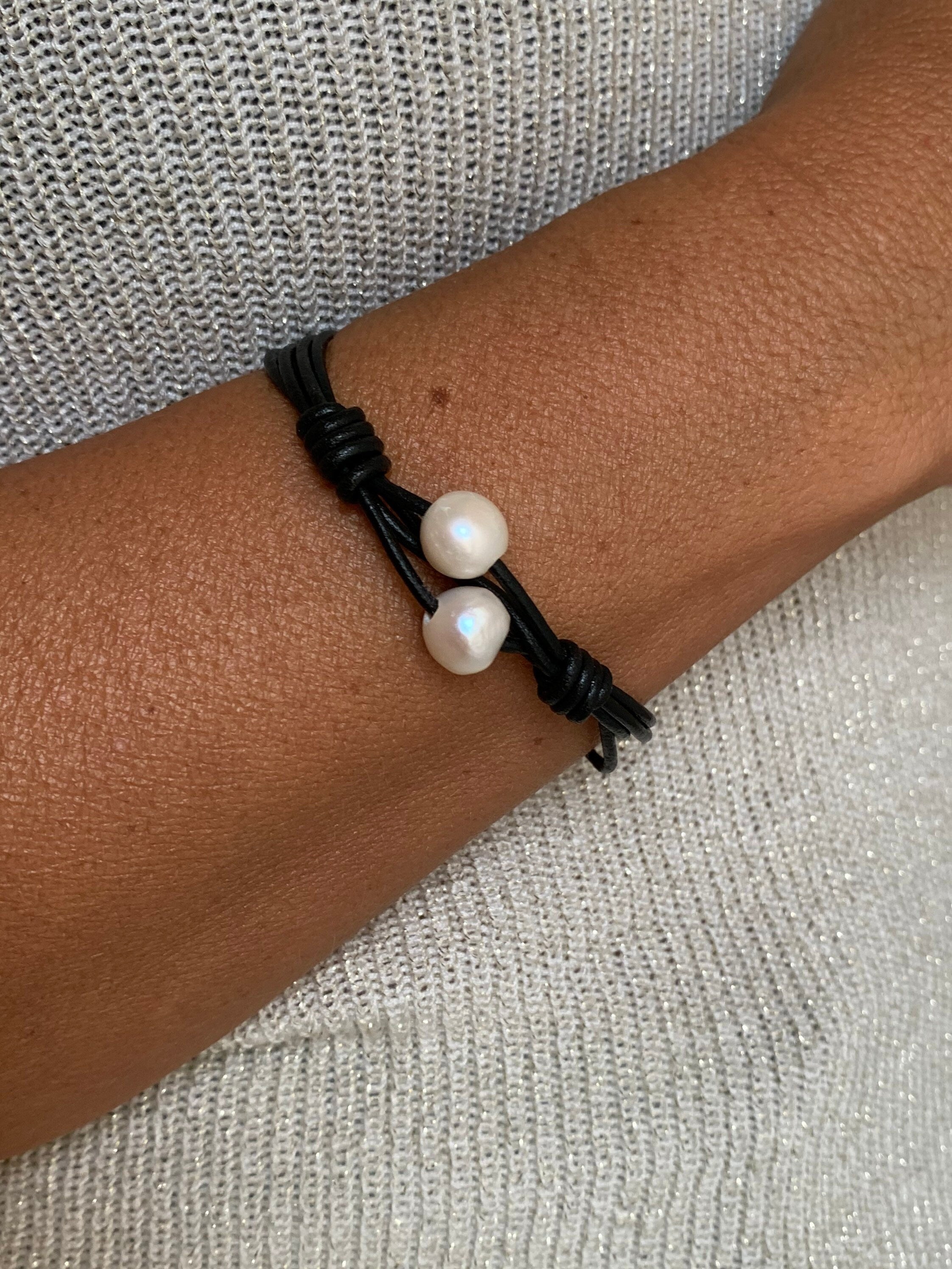 Pearls bracelet, Woman pearls leather Bracelet, boho pearls leather bracelet, water pearls bracelet,  bracelet