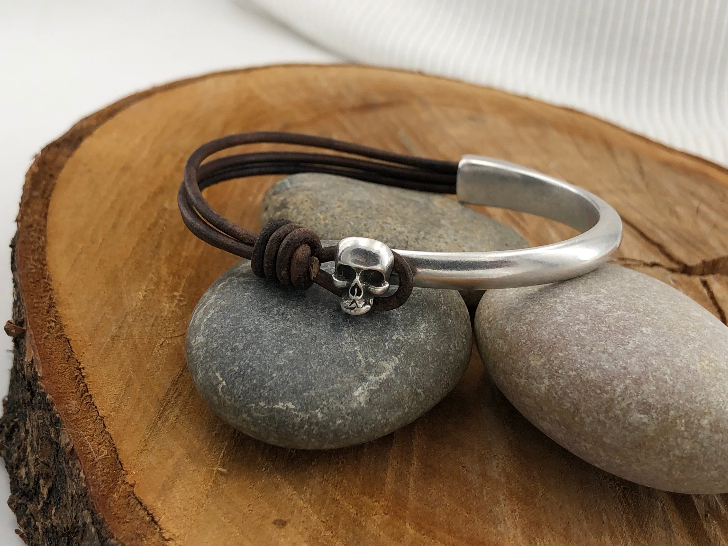 Pulsera de calavera, pulsera de cuero para hombre, pulsera de medio puño, pulsera de plata, pulsera de surf, pulsera de rock, , unisex