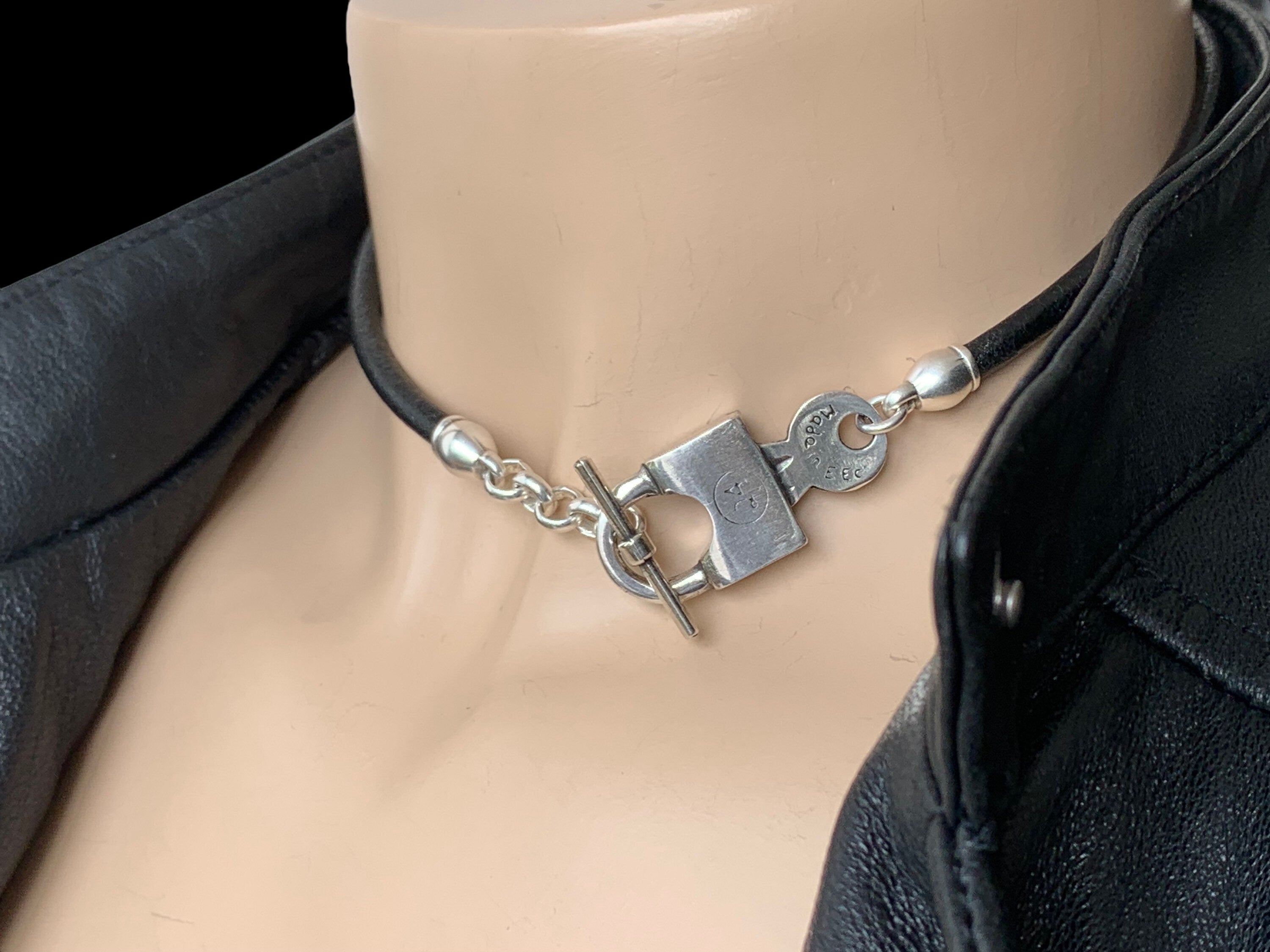 Woman statement leather choker, padlock toggle necklace, rock style choker, boho leather choker, chunky choker, leather necklace, bohemian