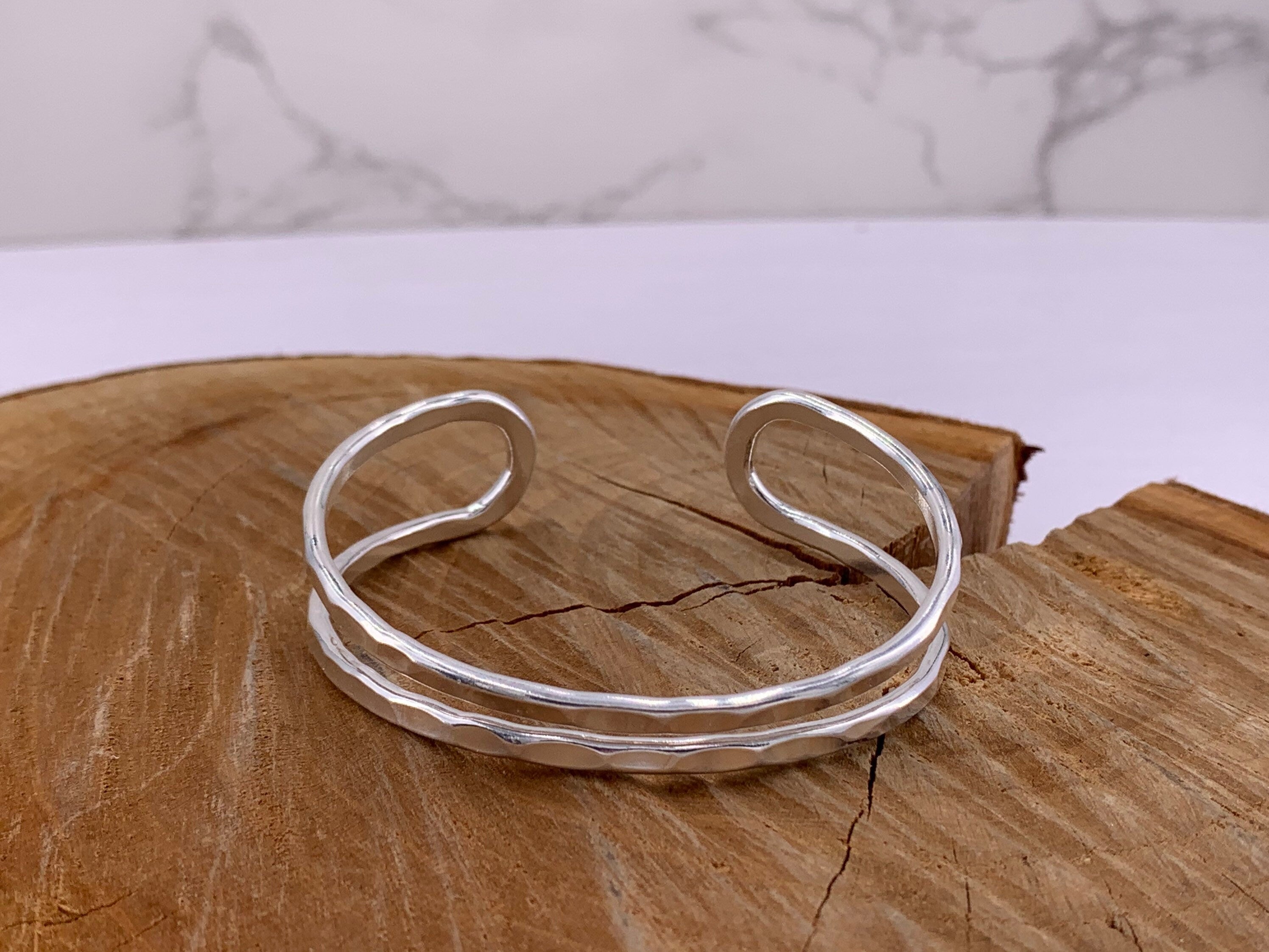 Pulsera de puño de plata, brazalete de plata de doble banda, pulsera de plata ajustable, pulsera de puño martillado, pulsera rígida martillada, brazalete de plata